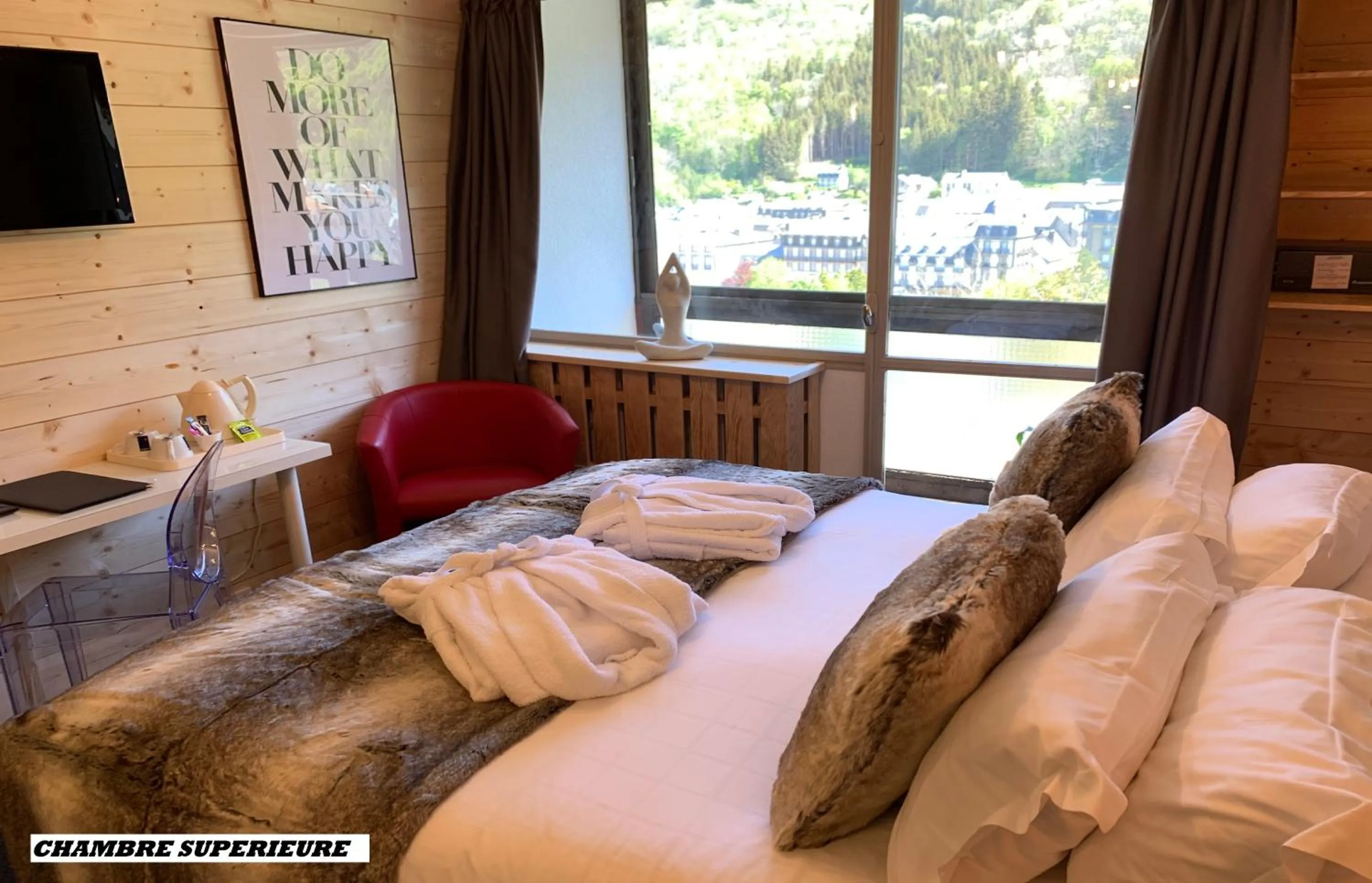 Photo of the whole room, Bed in Hotel Le Panorama