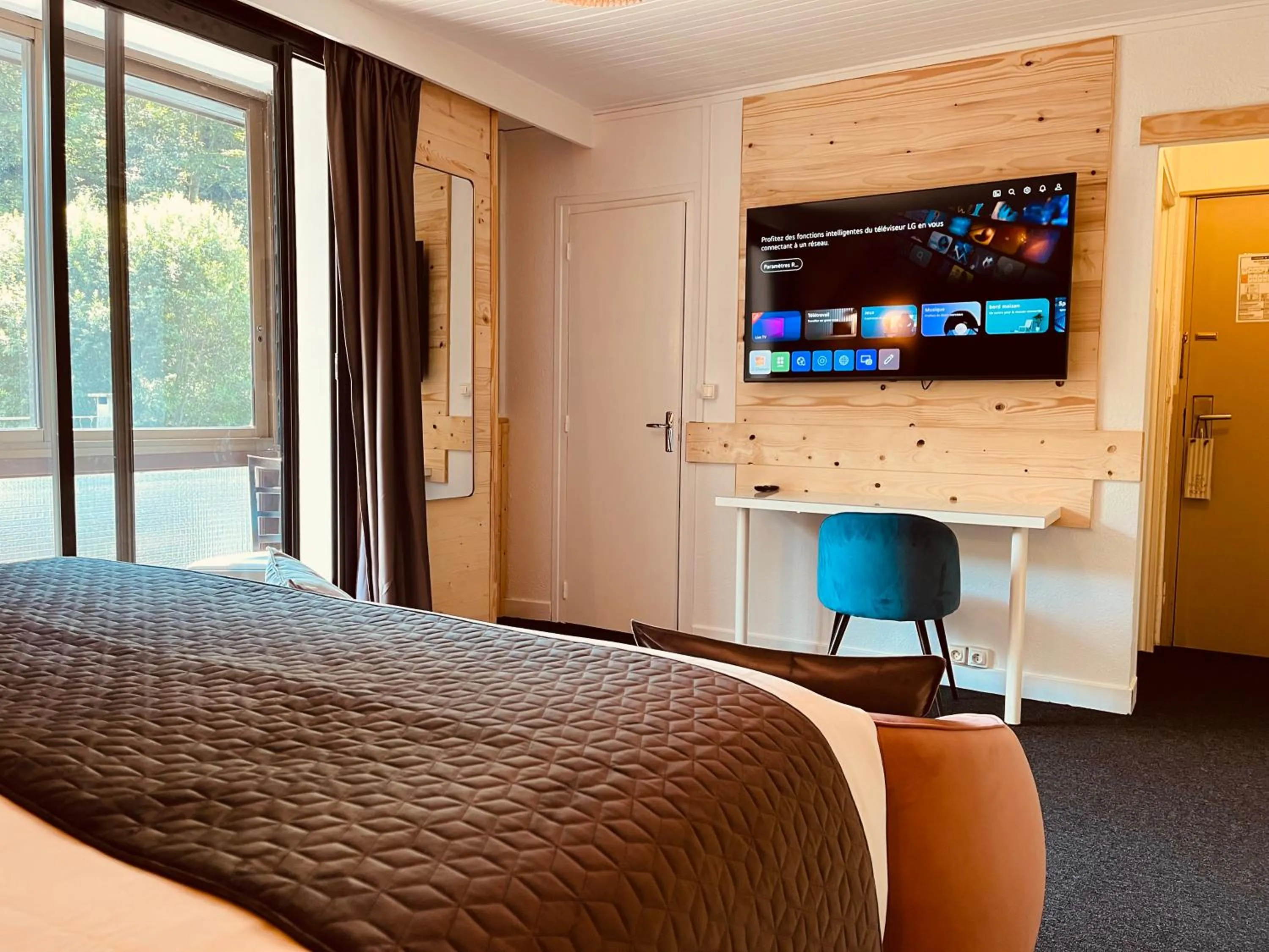 TV and multimedia, Bed in Hotel Le Panorama