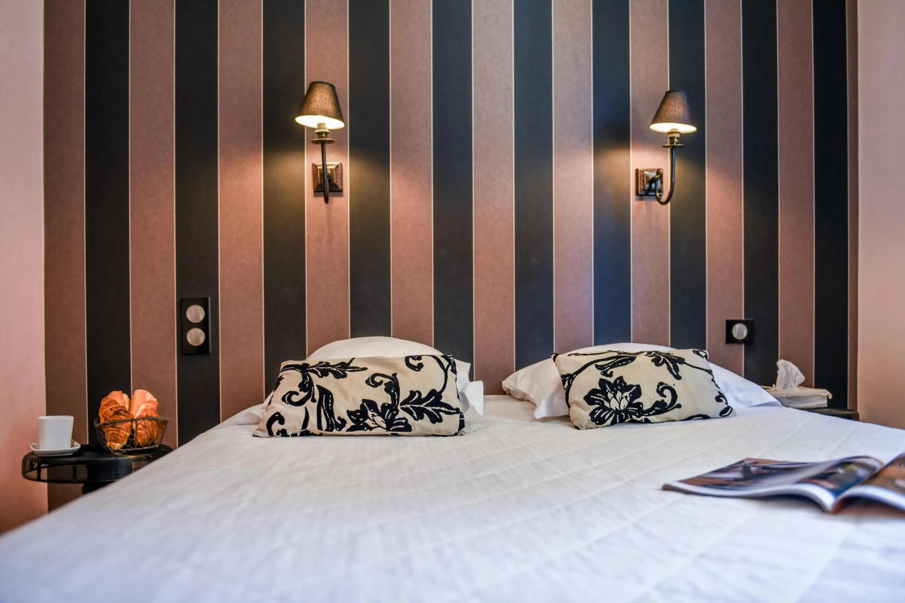 Bed in Hotel du Commerce