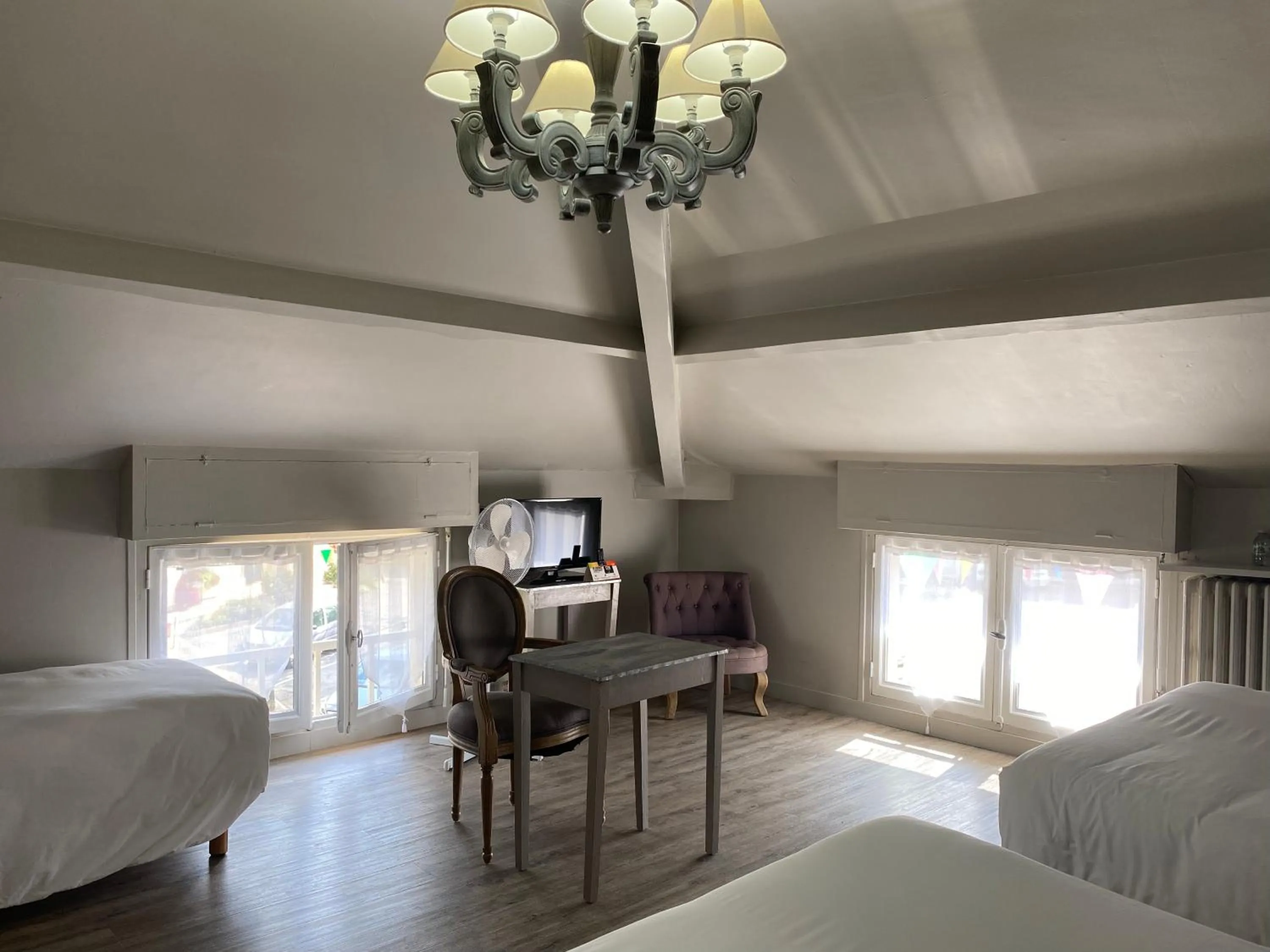 Bed in Hotel du Commerce