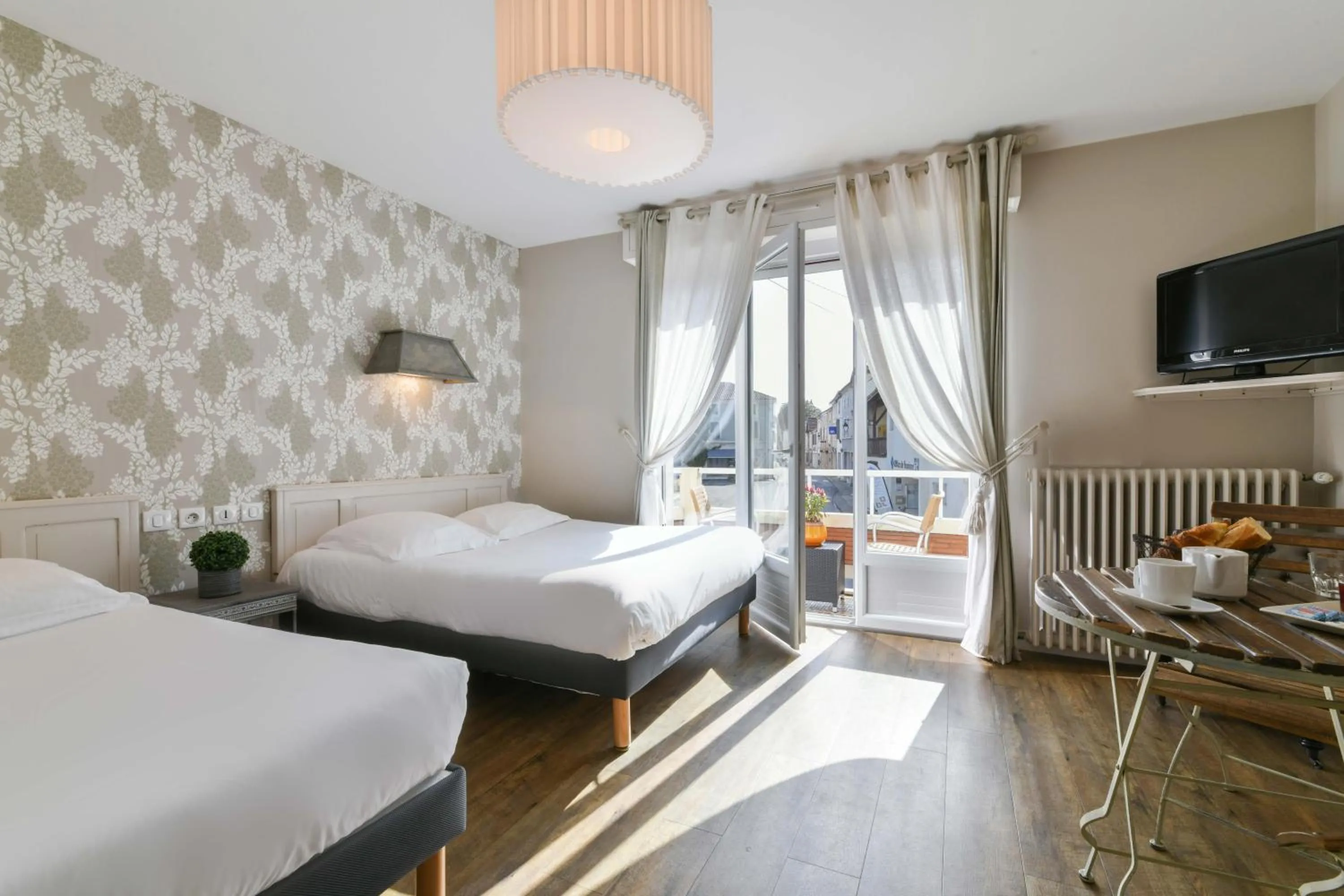 Bed in Hotel du Commerce