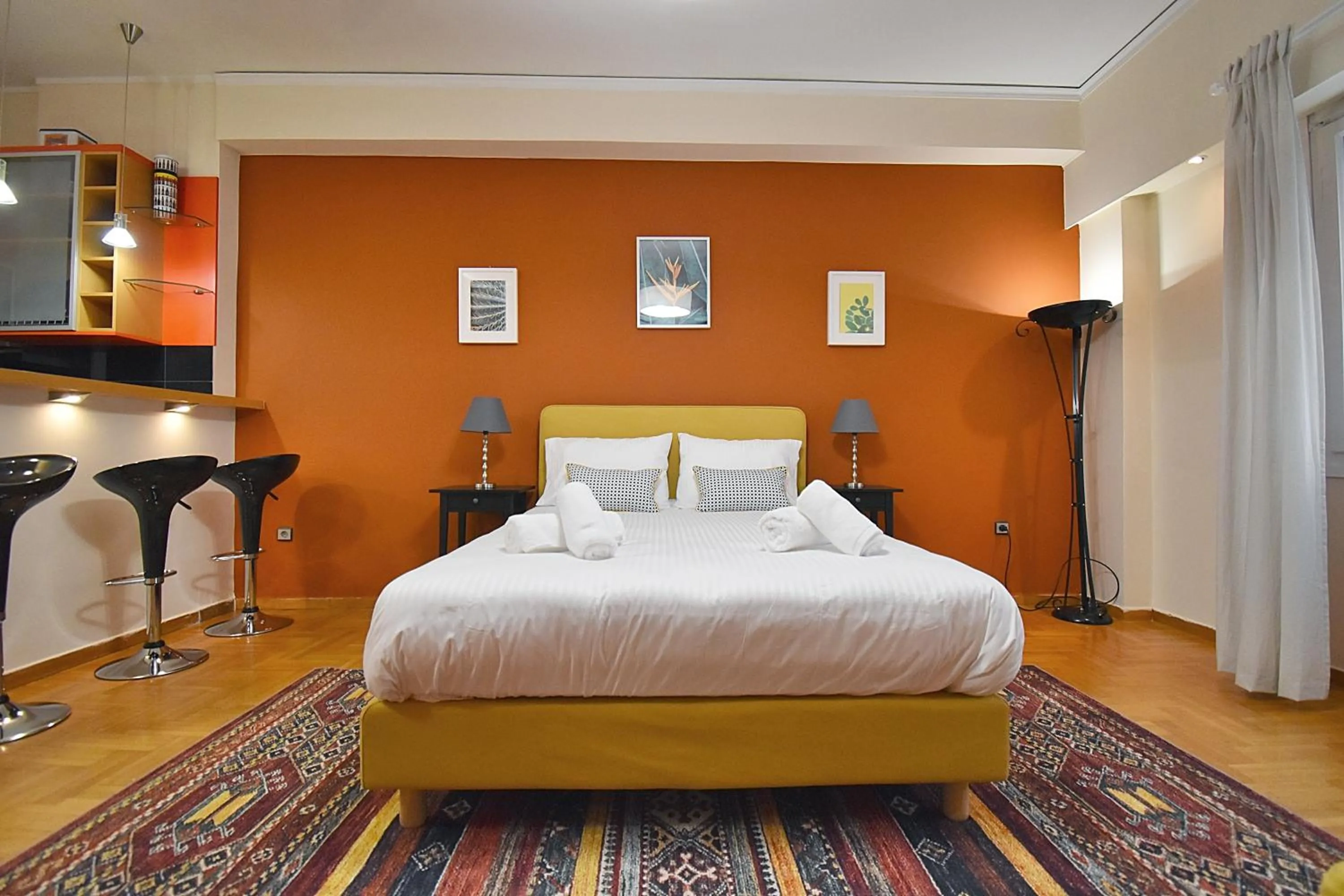 Photo of the whole room, Bed in Check Point - Down Town