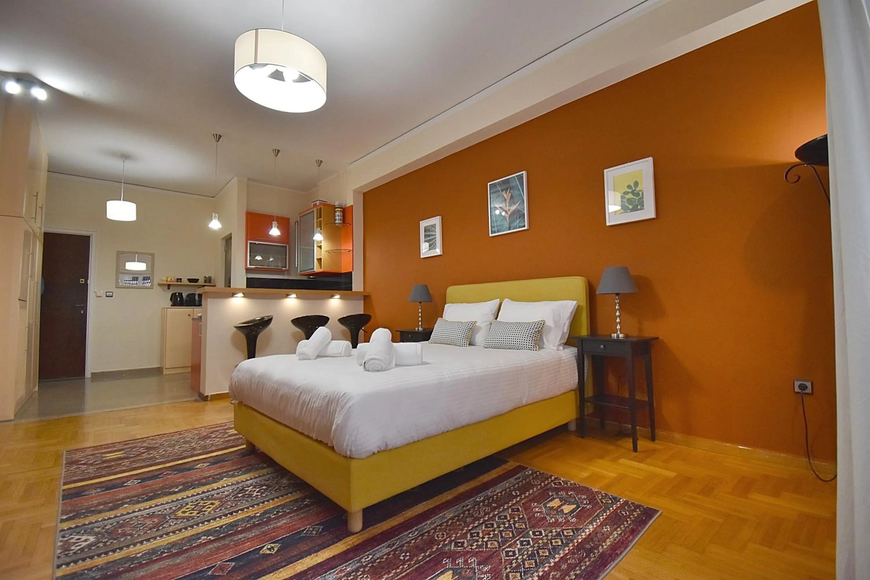 Photo of the whole room, Bed in Check Point - Down Town