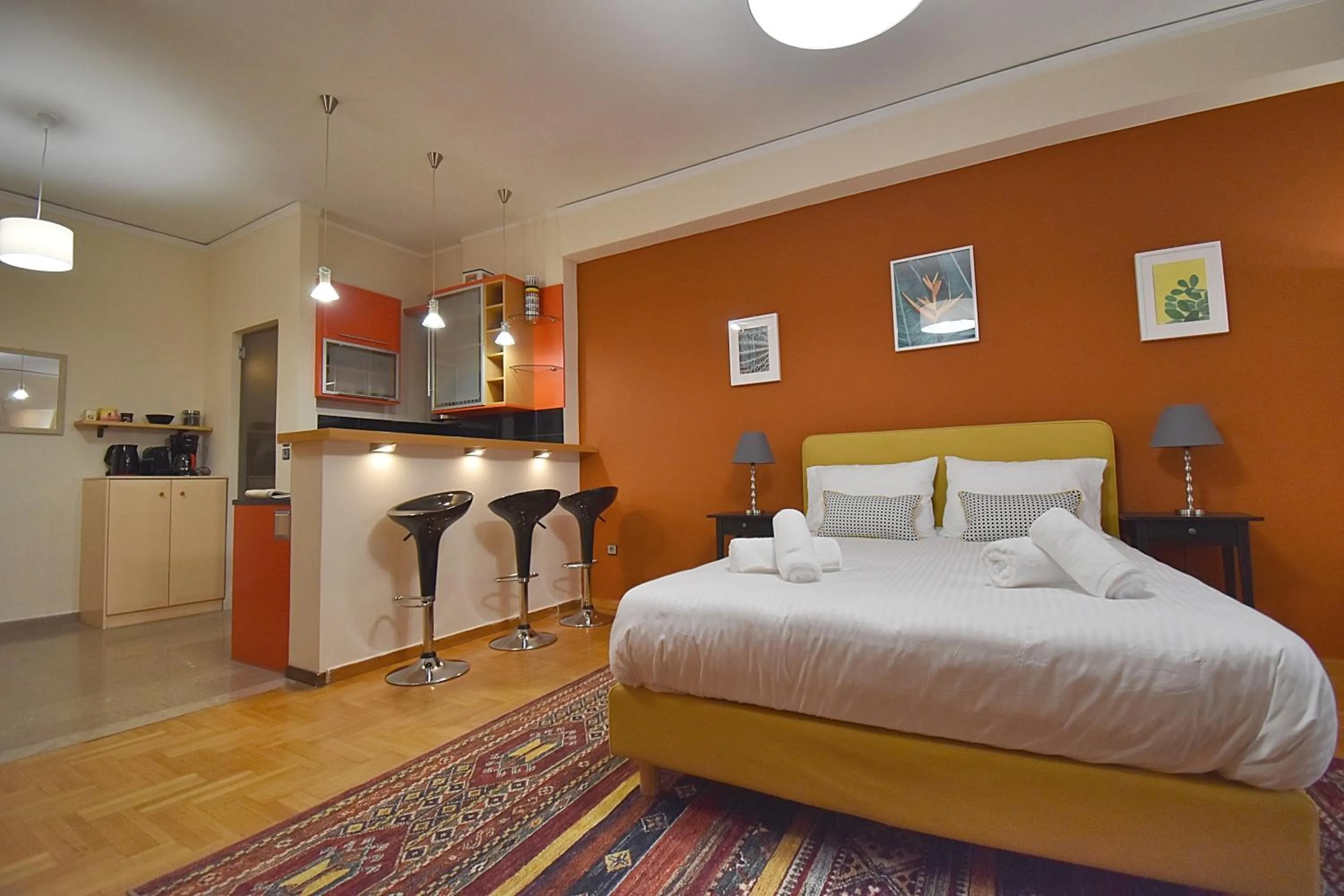 Photo of the whole room, Bed in Check Point - Down Town