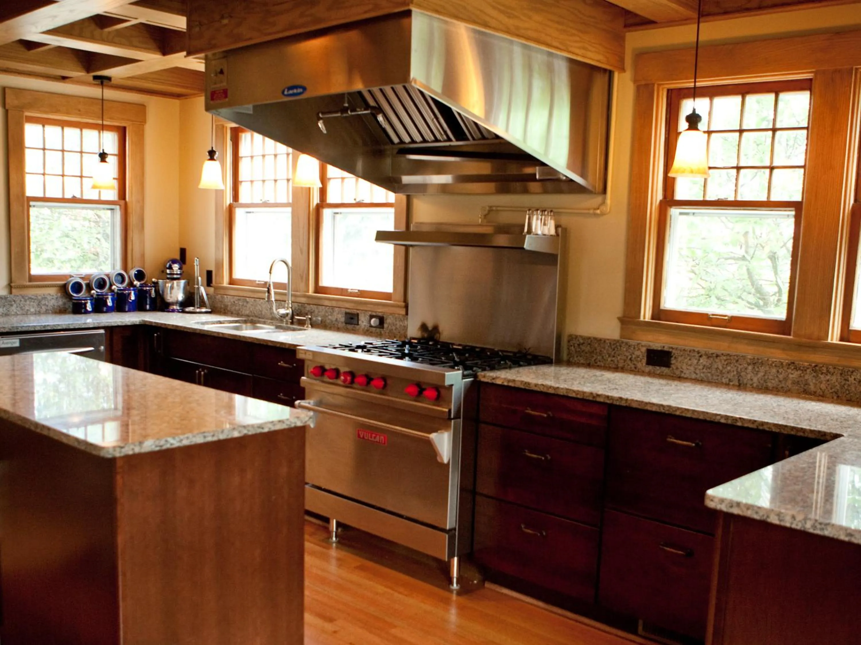 Restaurant/places to eat in Showers Inn