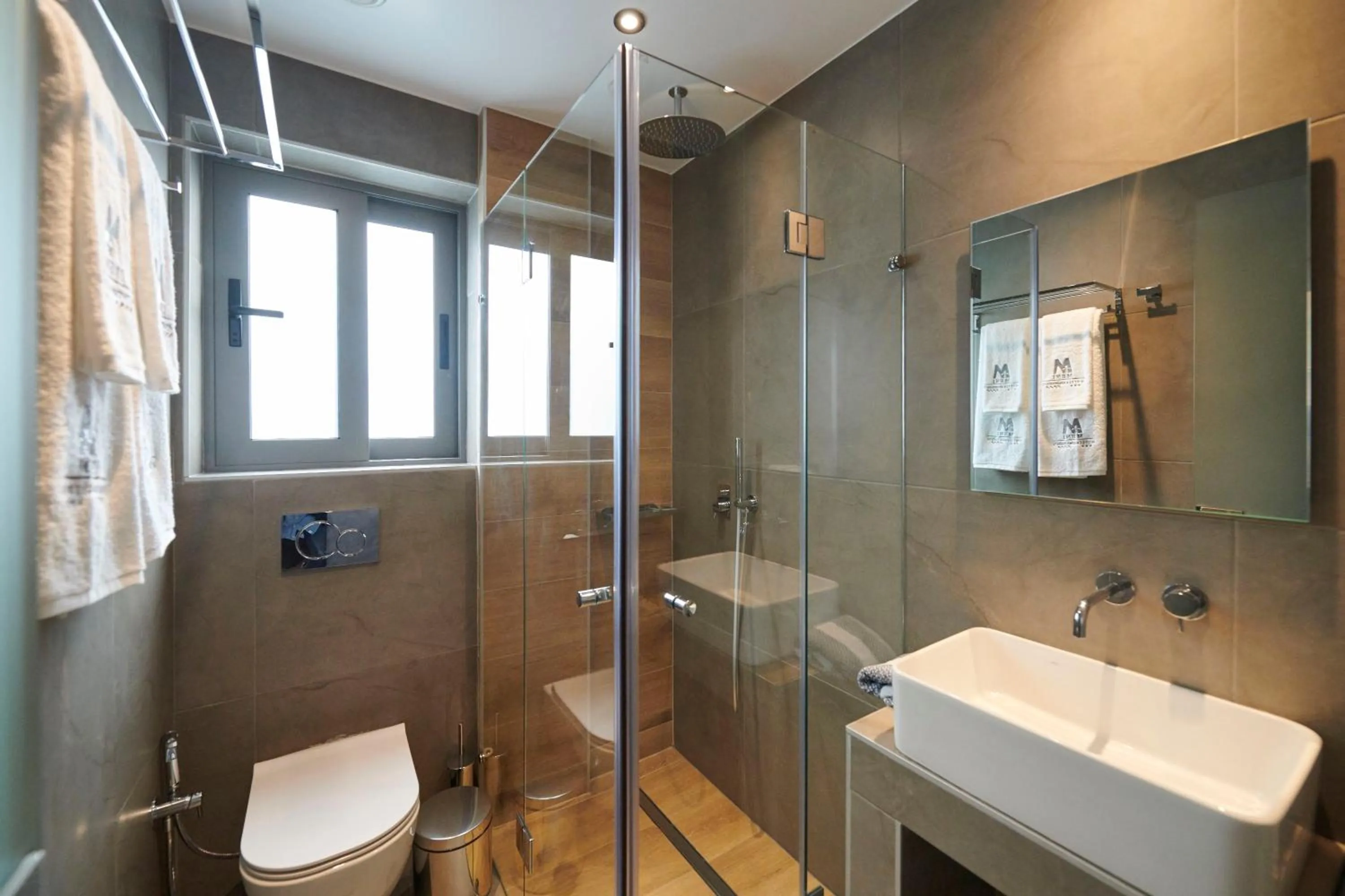 Toilet in Meni Hotel & Apartments UNDER NEW MANAGEMENT