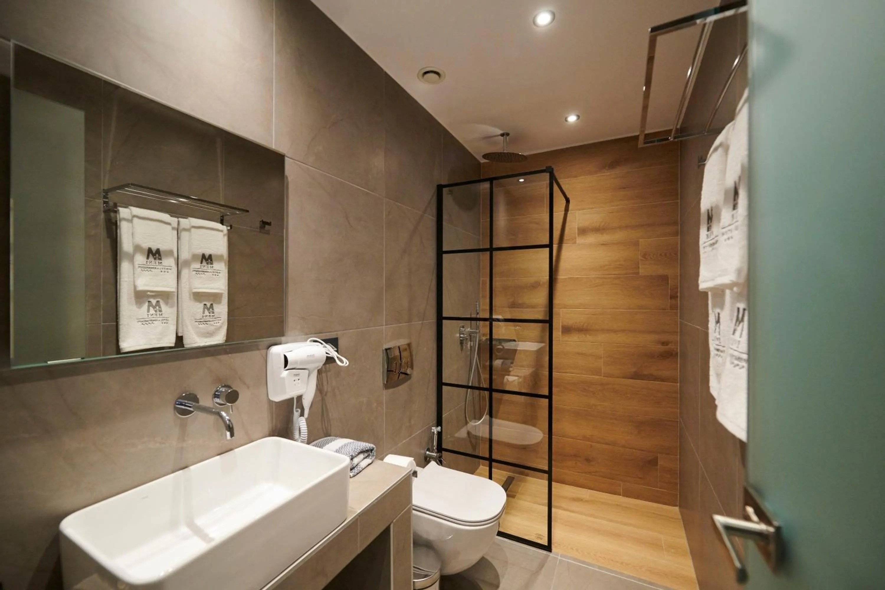 Toilet in Meni Hotel & Apartments UNDER NEW MANAGEMENT