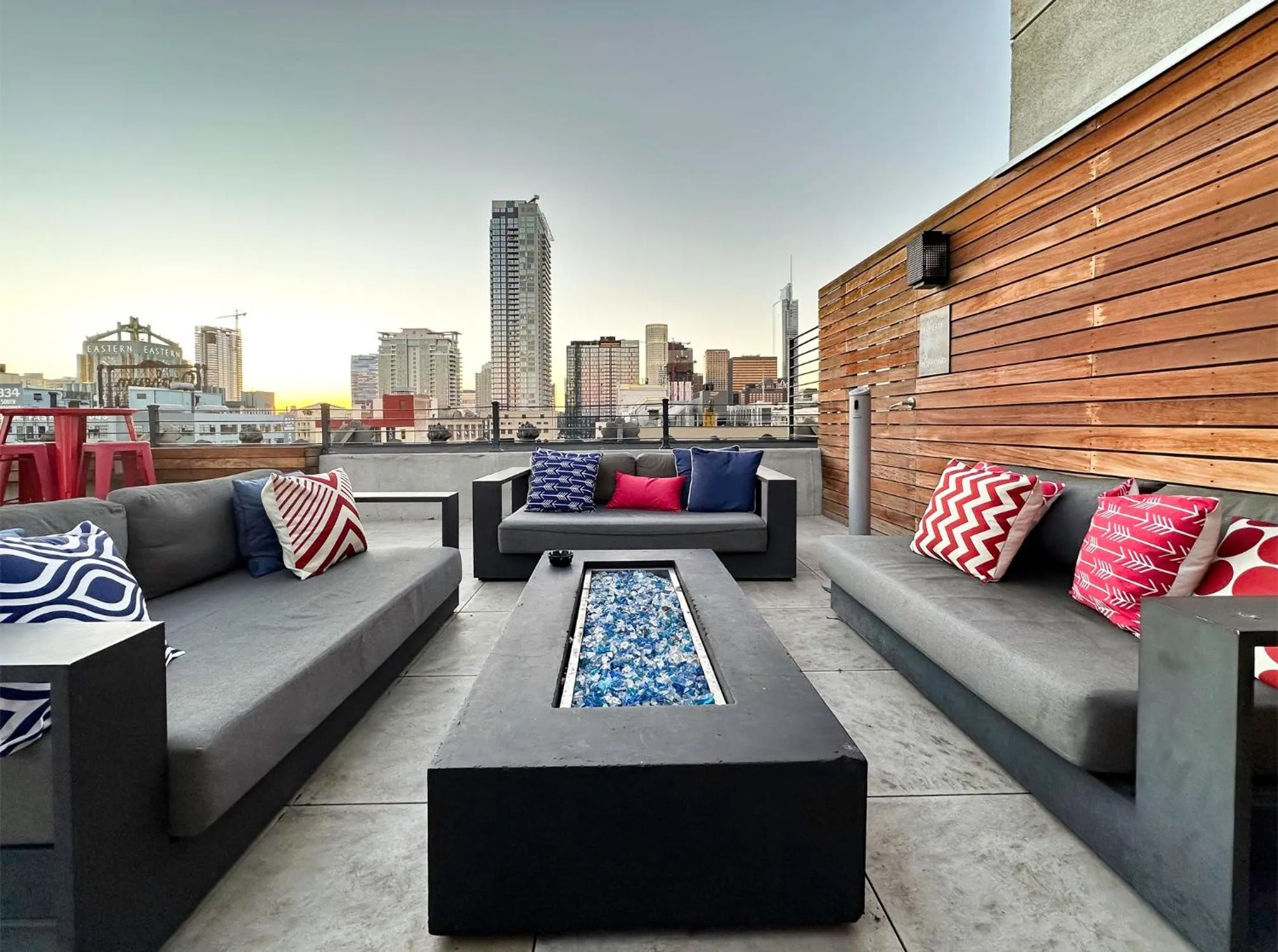 Patio in Fashion Loft 2 bedroom Downtown