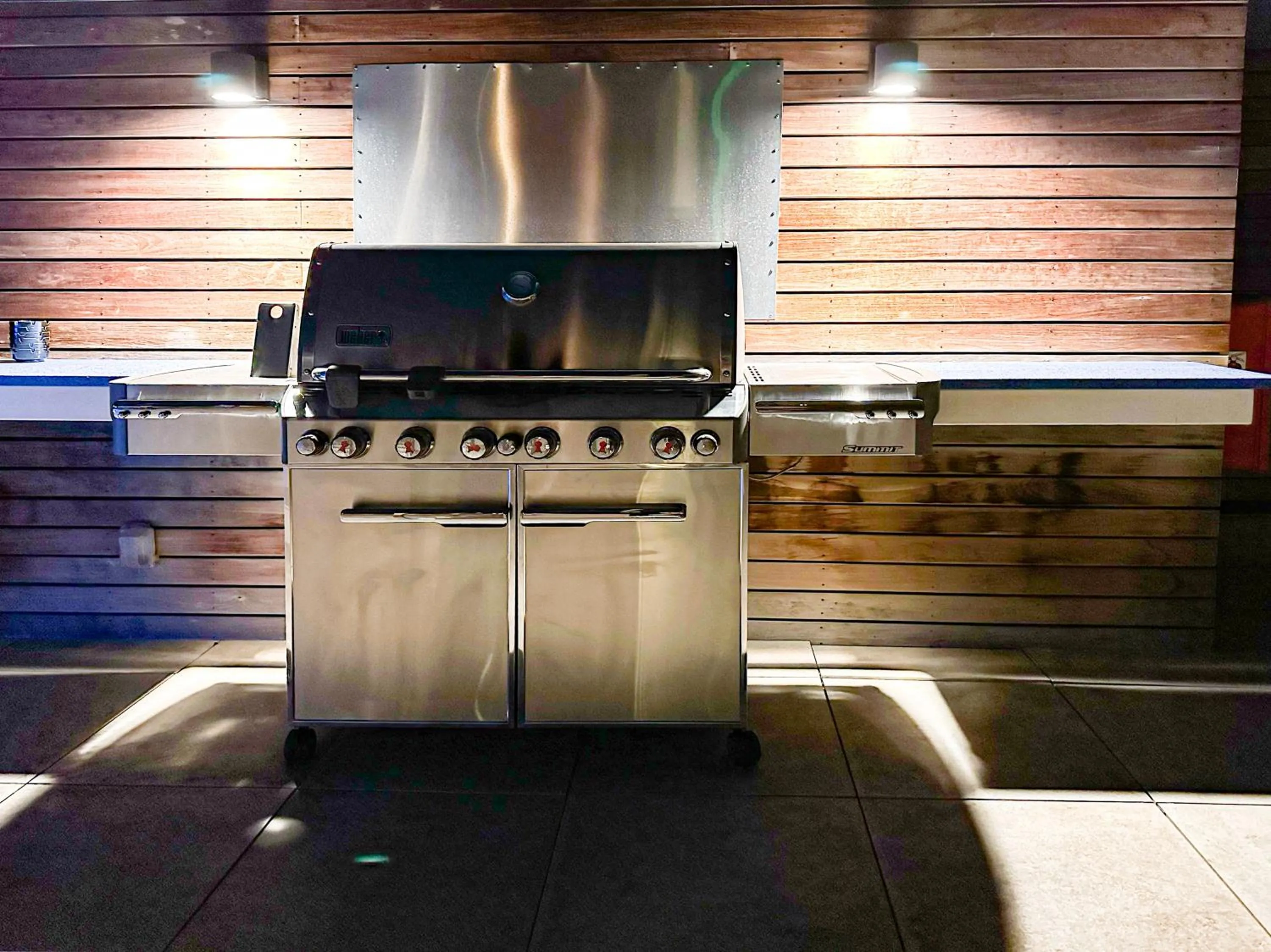BBQ facilities in Fashion Loft 2 bedroom Downtown