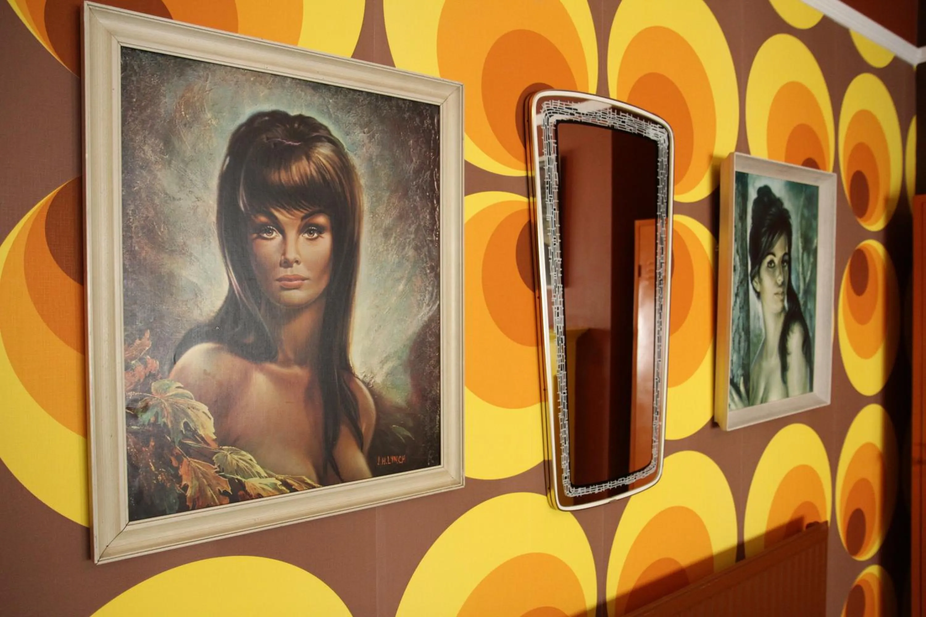 Decorative detail in Snooze