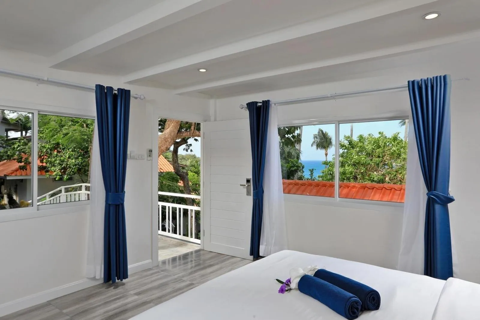 Balcony/Terrace, Bed in Kata White Villas