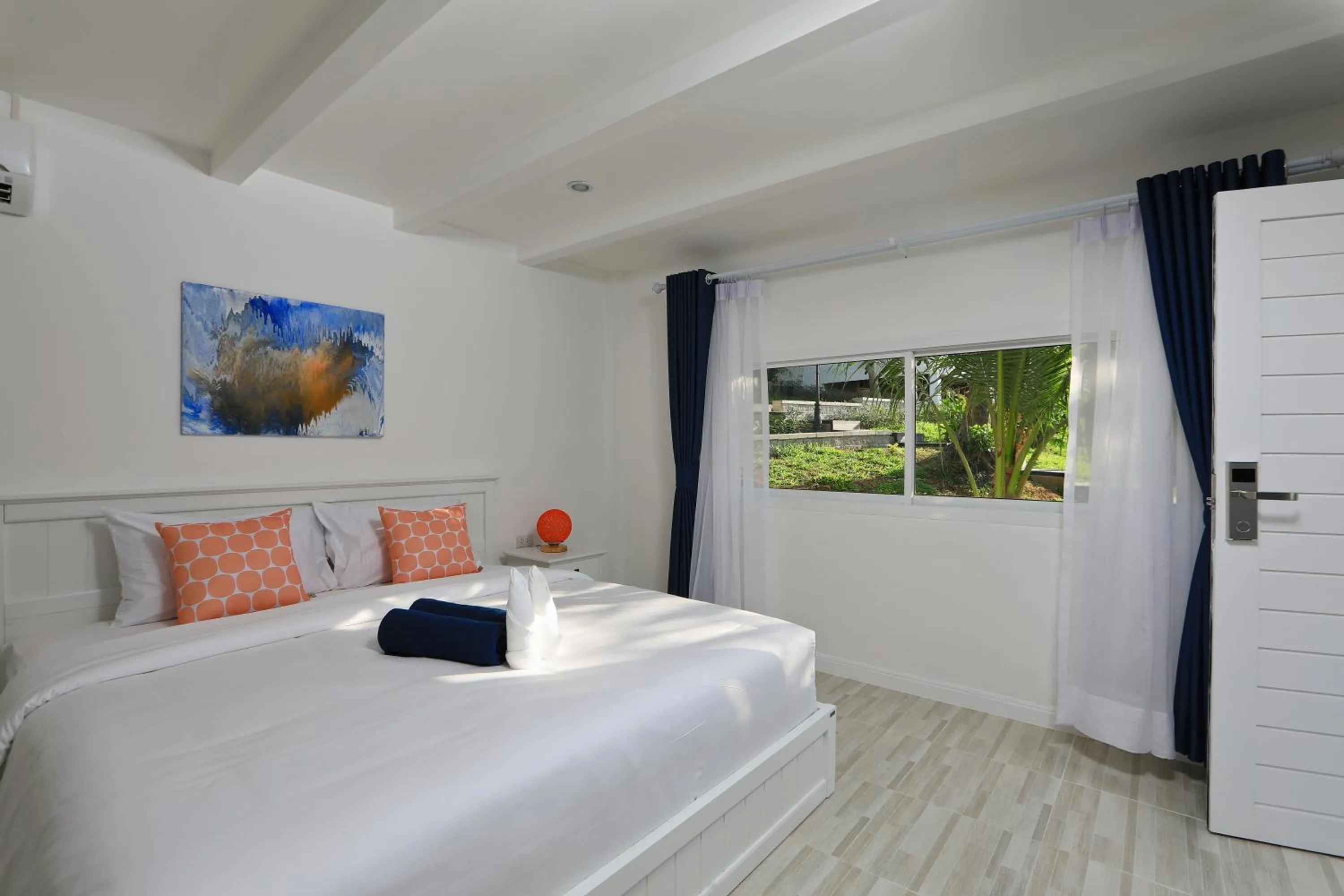 Photo of the whole room, Bed in Kata White Villas