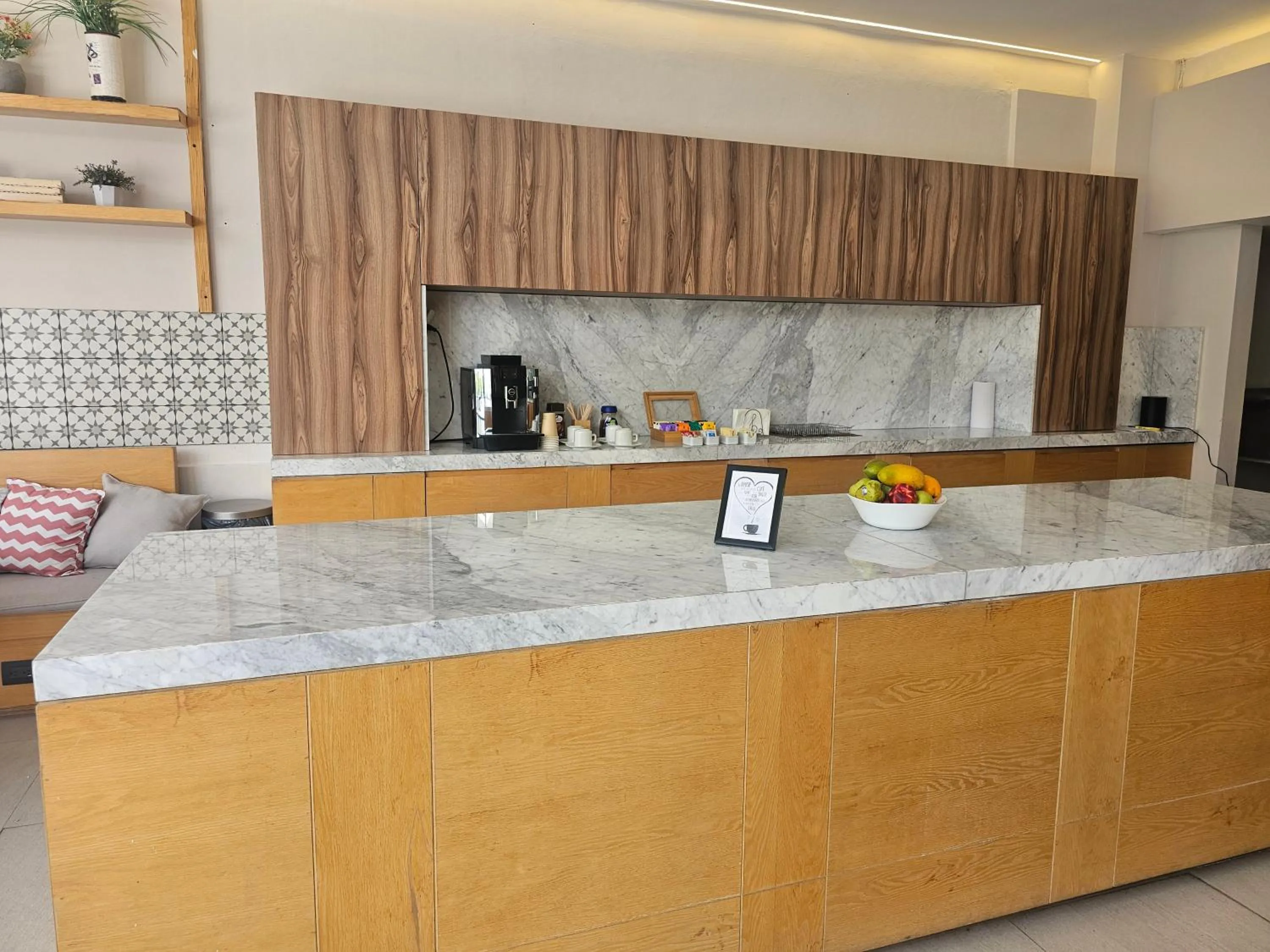 Coffee/tea facilities in Close To You By Residence L´Heritage BlueBay