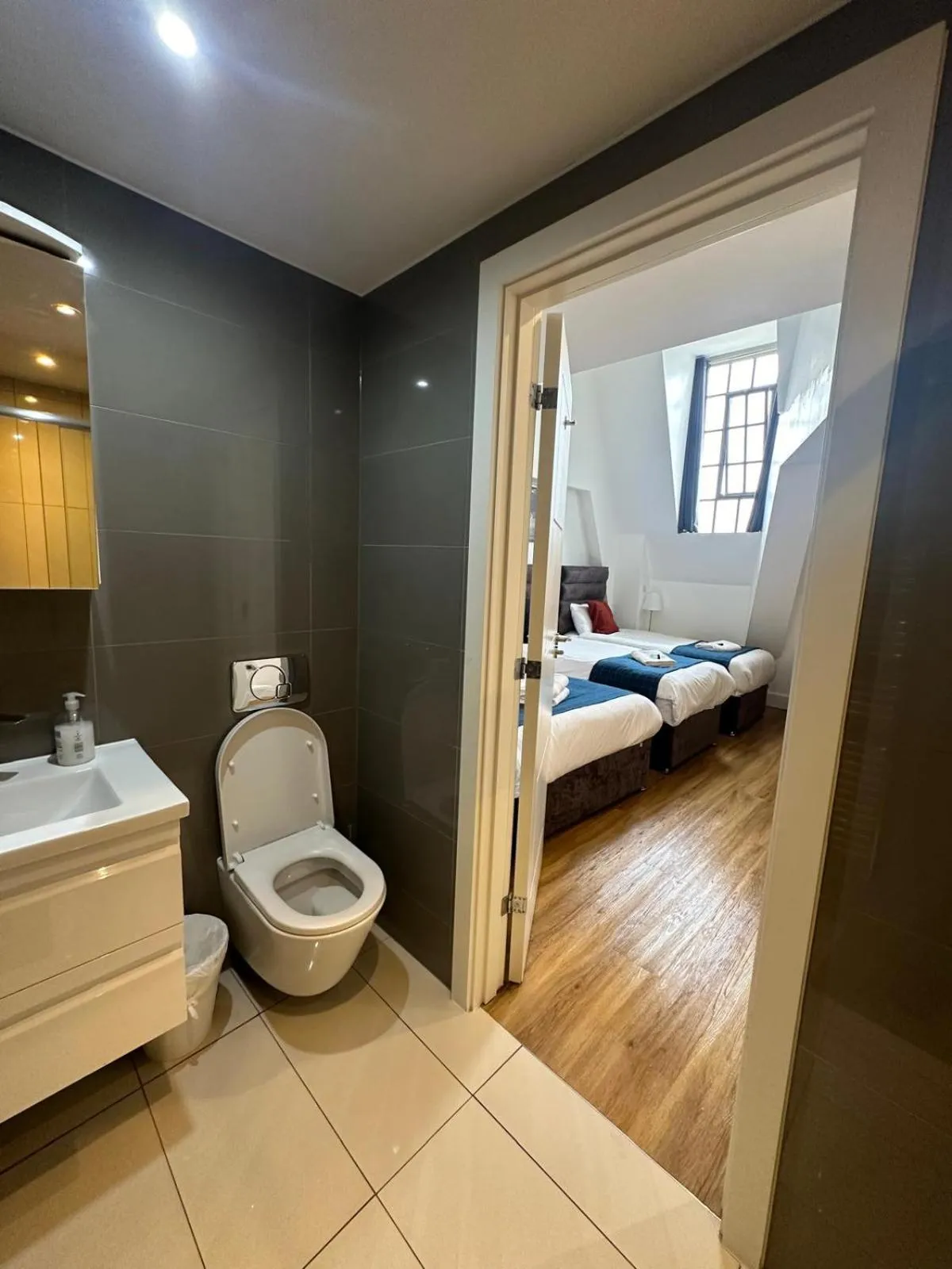 Toilet, Bed in Simple Stay