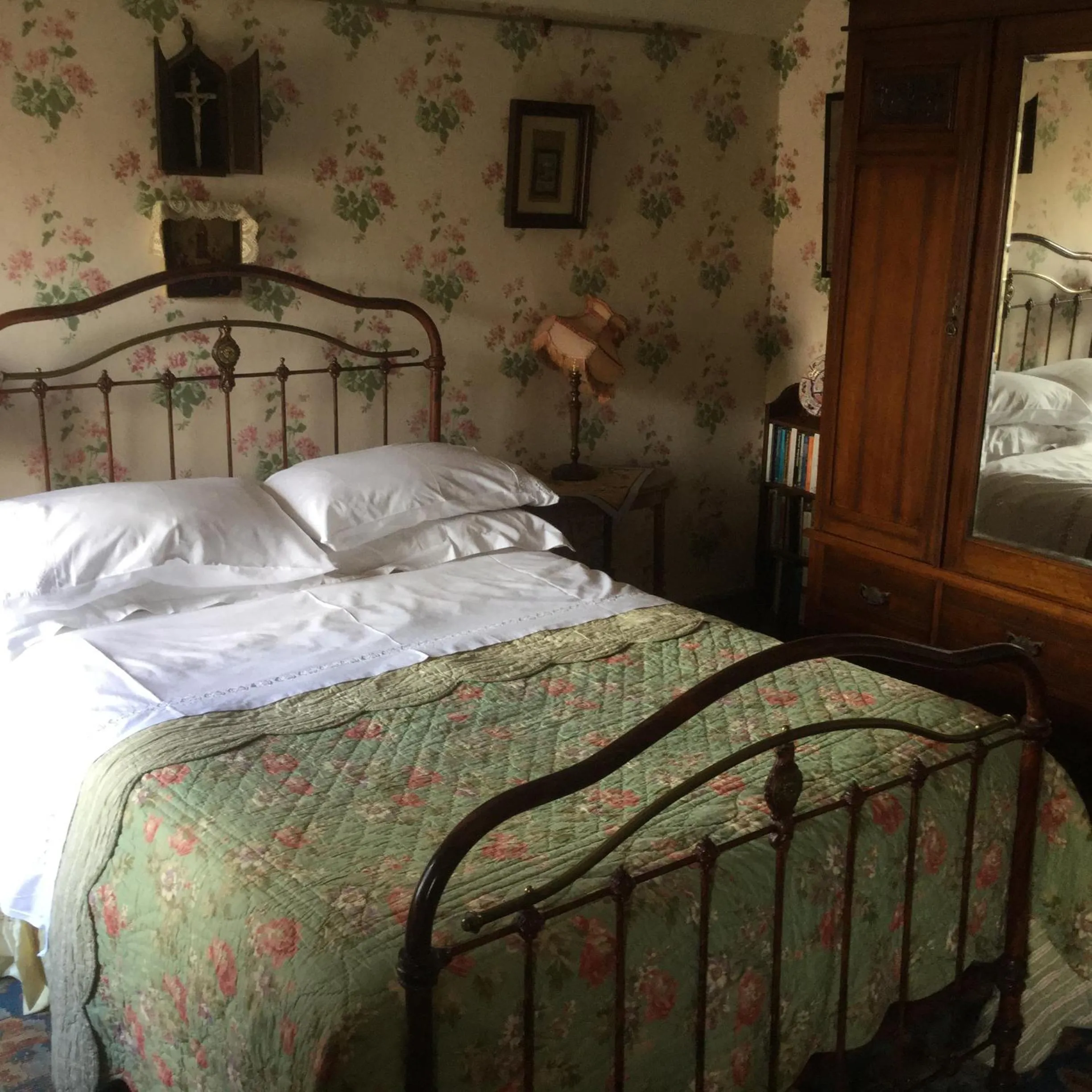Bed in St Benedict - Victorian Bed and Breakfast