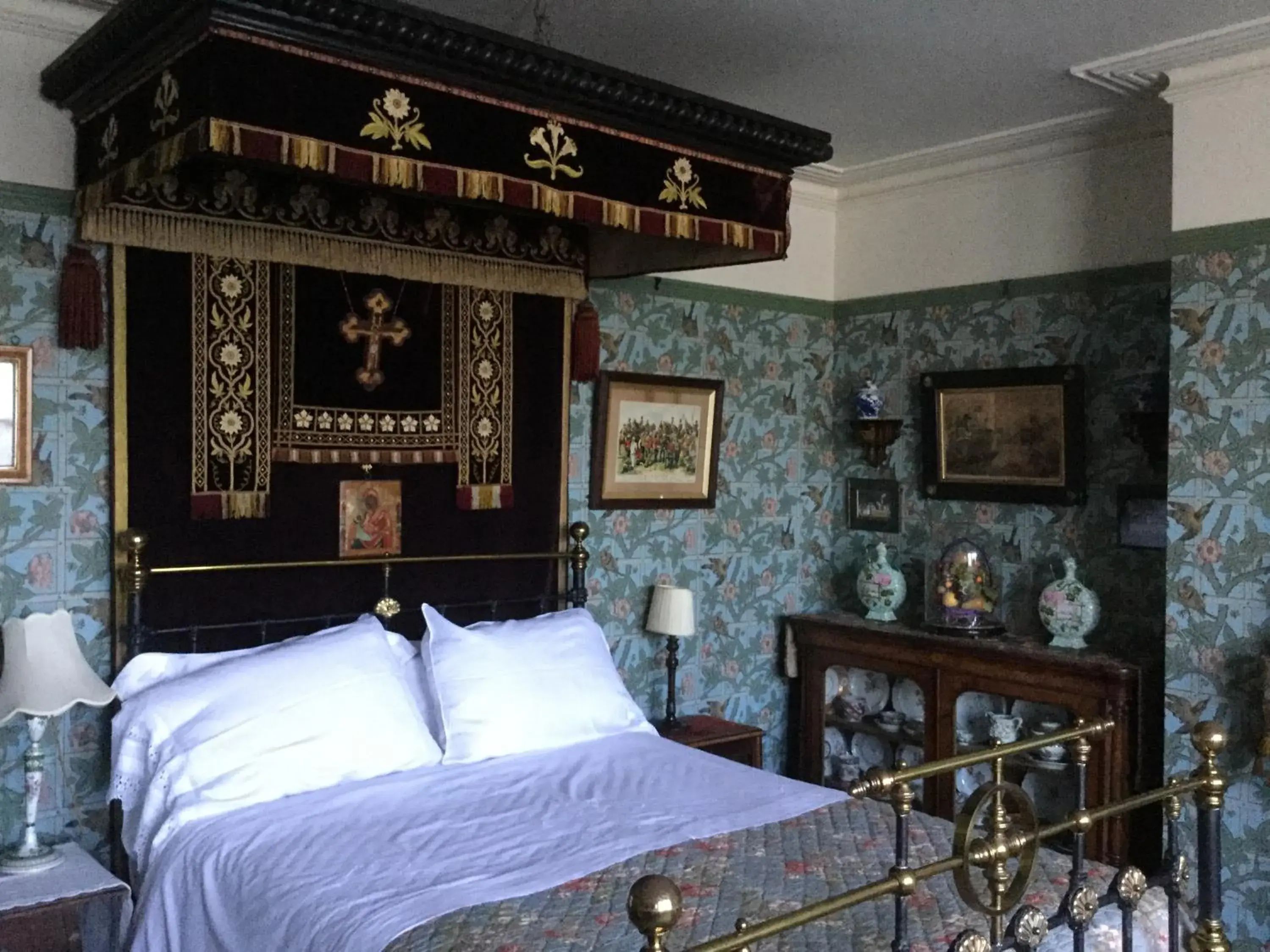 Double Room with External Private Bathroom - single occupancy in St Benedict - Victorian Bed and Breakfast Double Room with External Private Bathroom - single occupancy in St Benedict - Victorian Bed and Breakfast