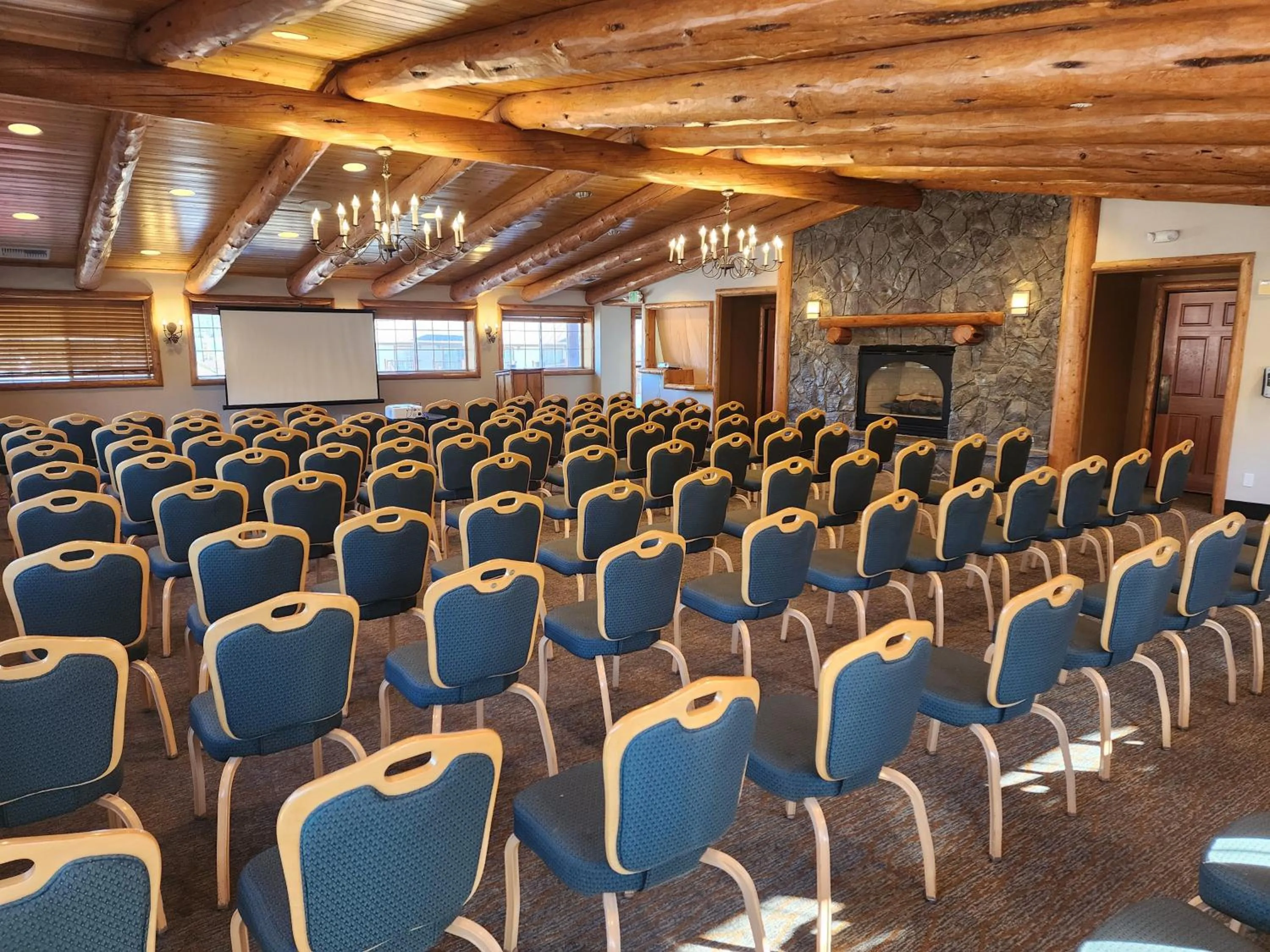 Meeting/conference room in Holiday Inn Resort The Lodge at Big Bear Lake by IHG