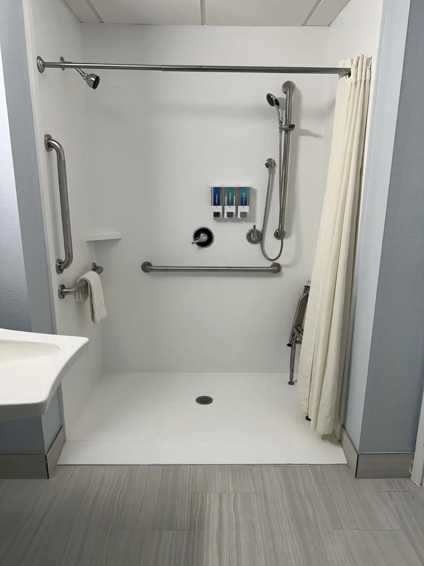 Bathroom in Sandwich Lodge & Resort