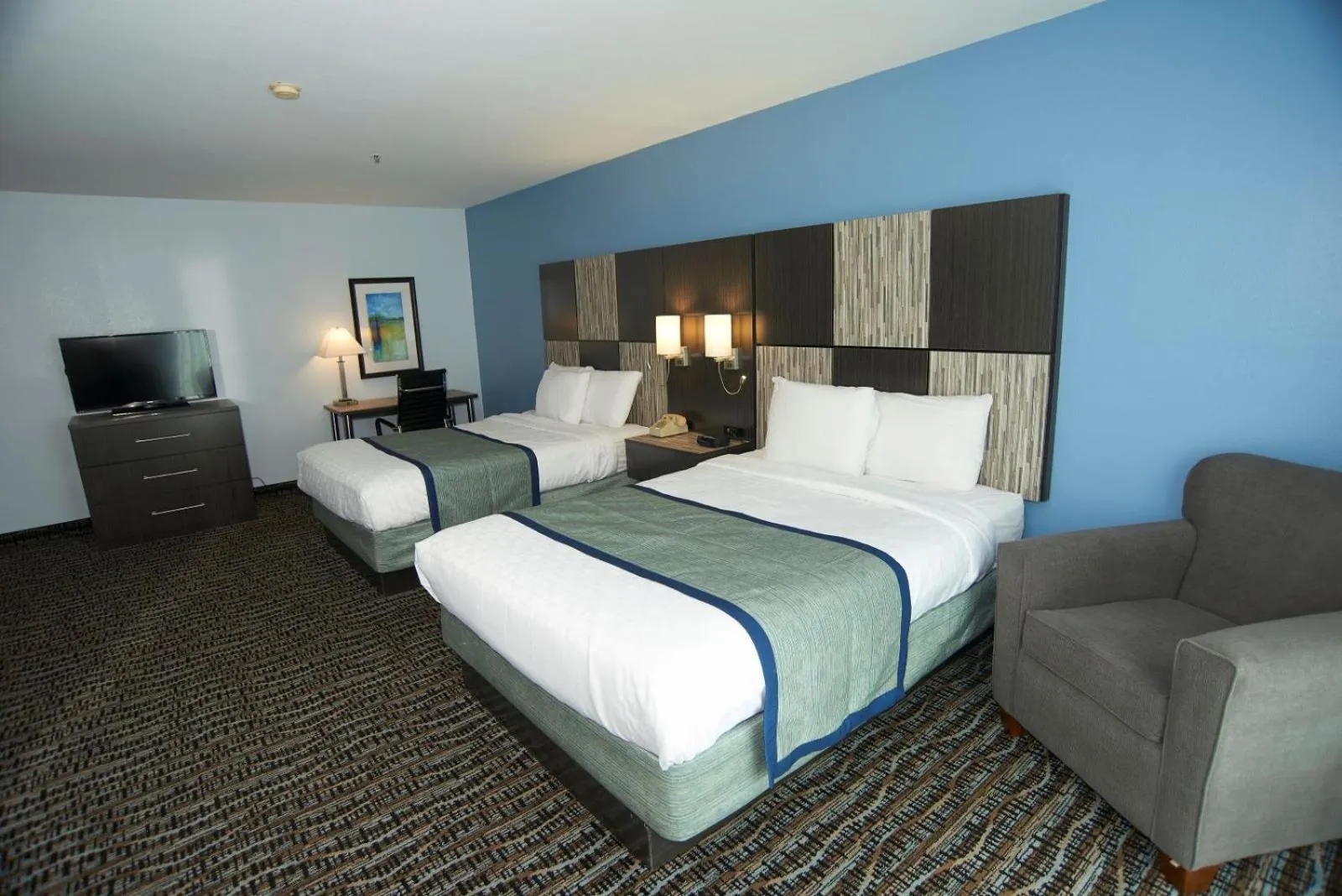 TV and multimedia, Bed in Sandwich Lodge & Resort