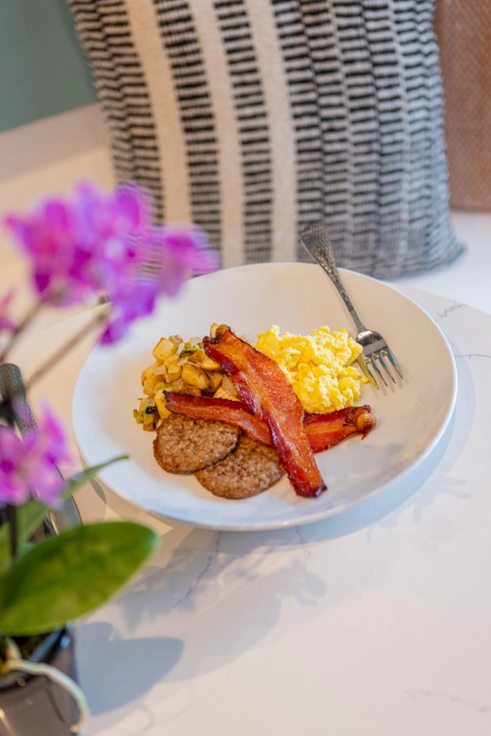 Buffet breakfast in Piñon Court by La Fonda