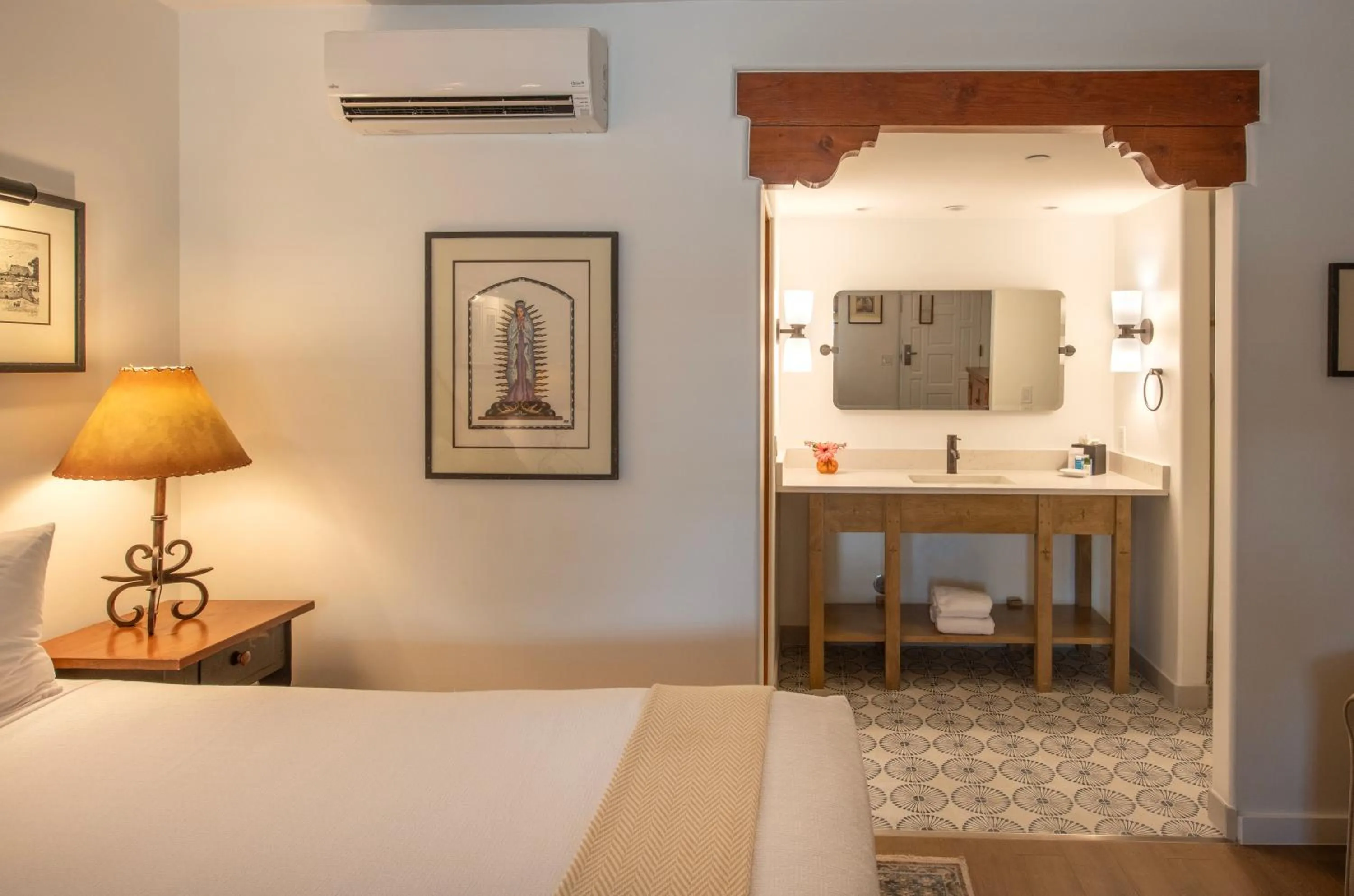 Bed in Piñon Court by La Fonda