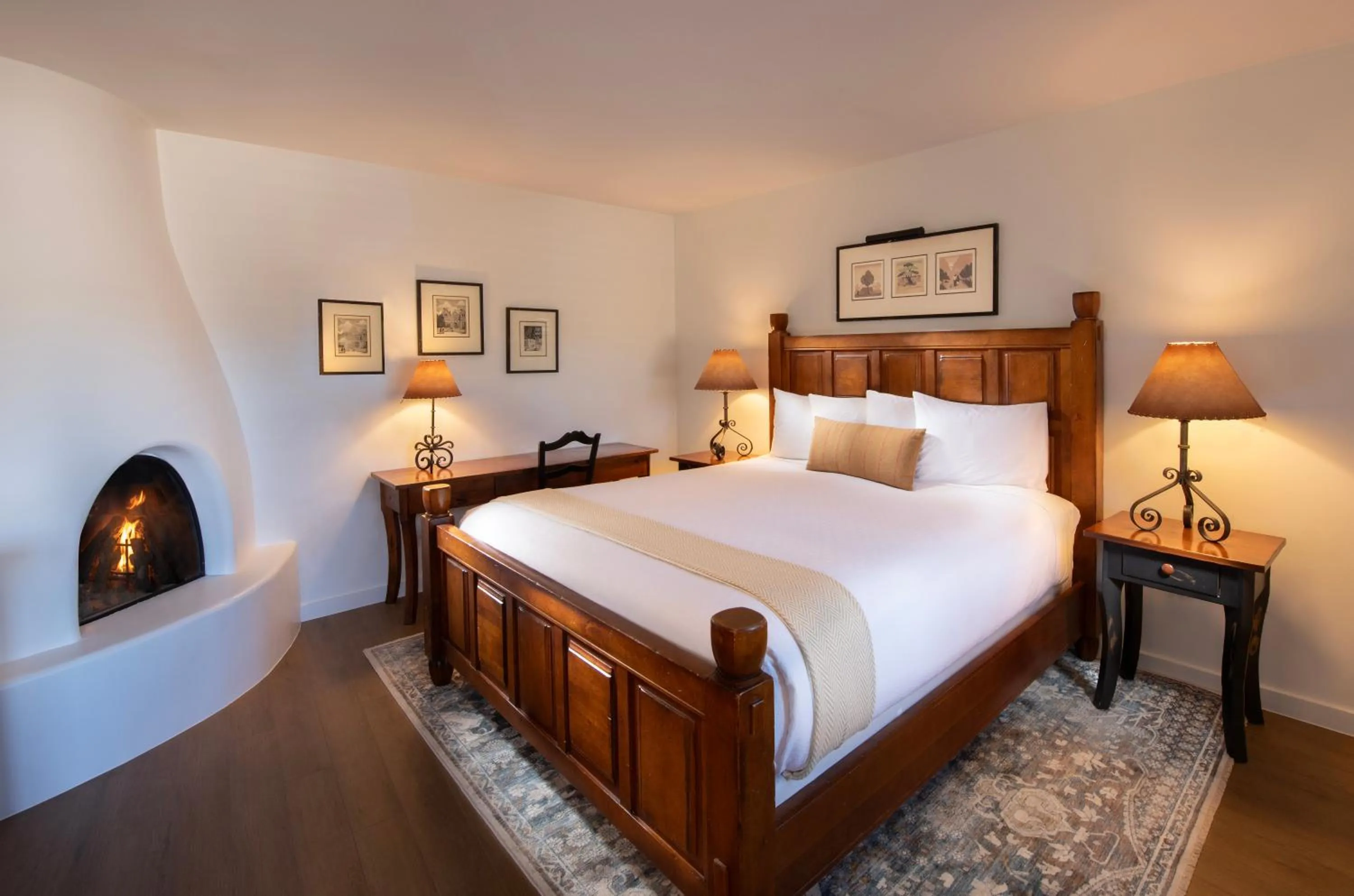 Bed in Piñon Court by La Fonda