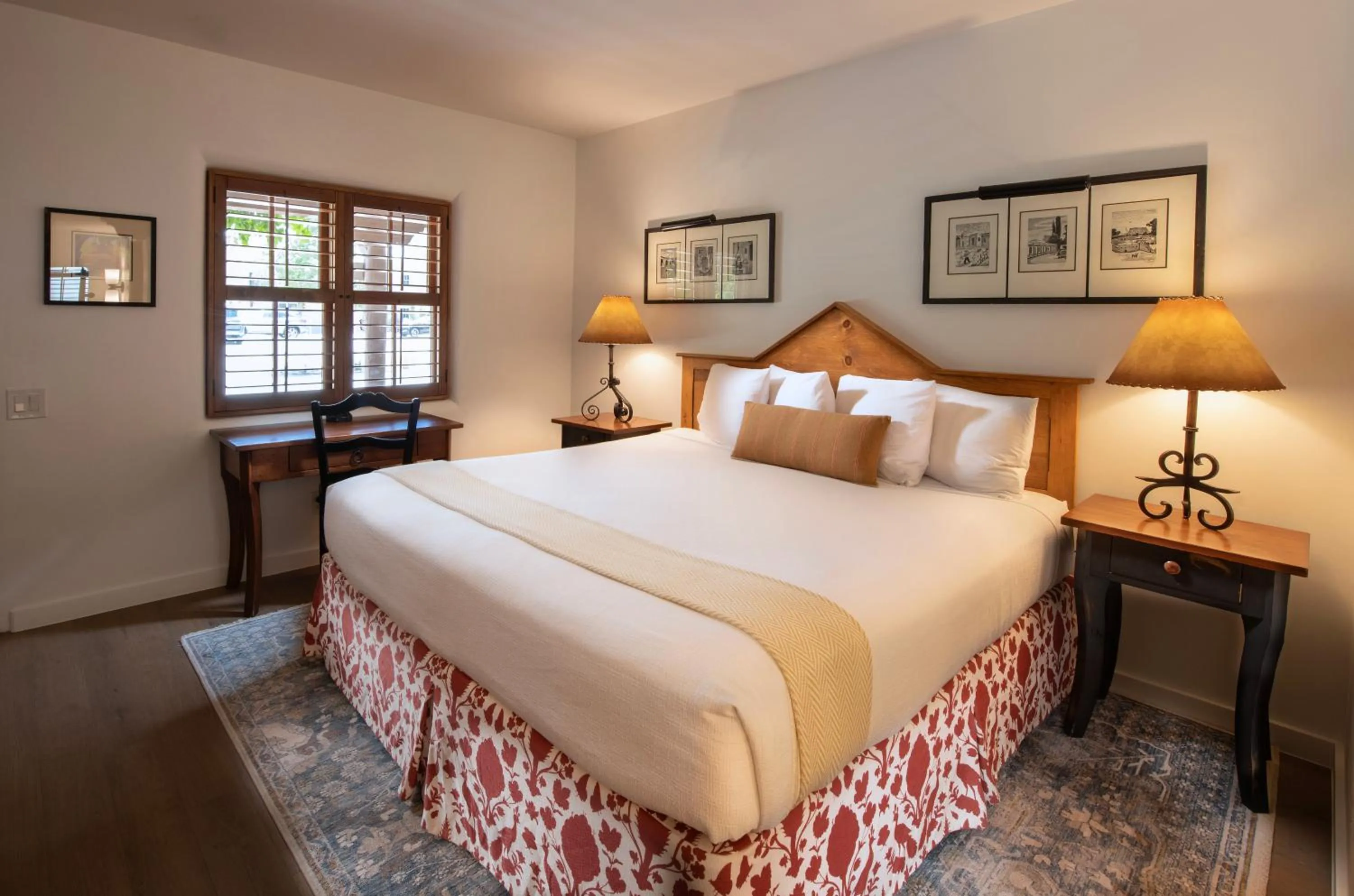 Bed in Piñon Court by La Fonda