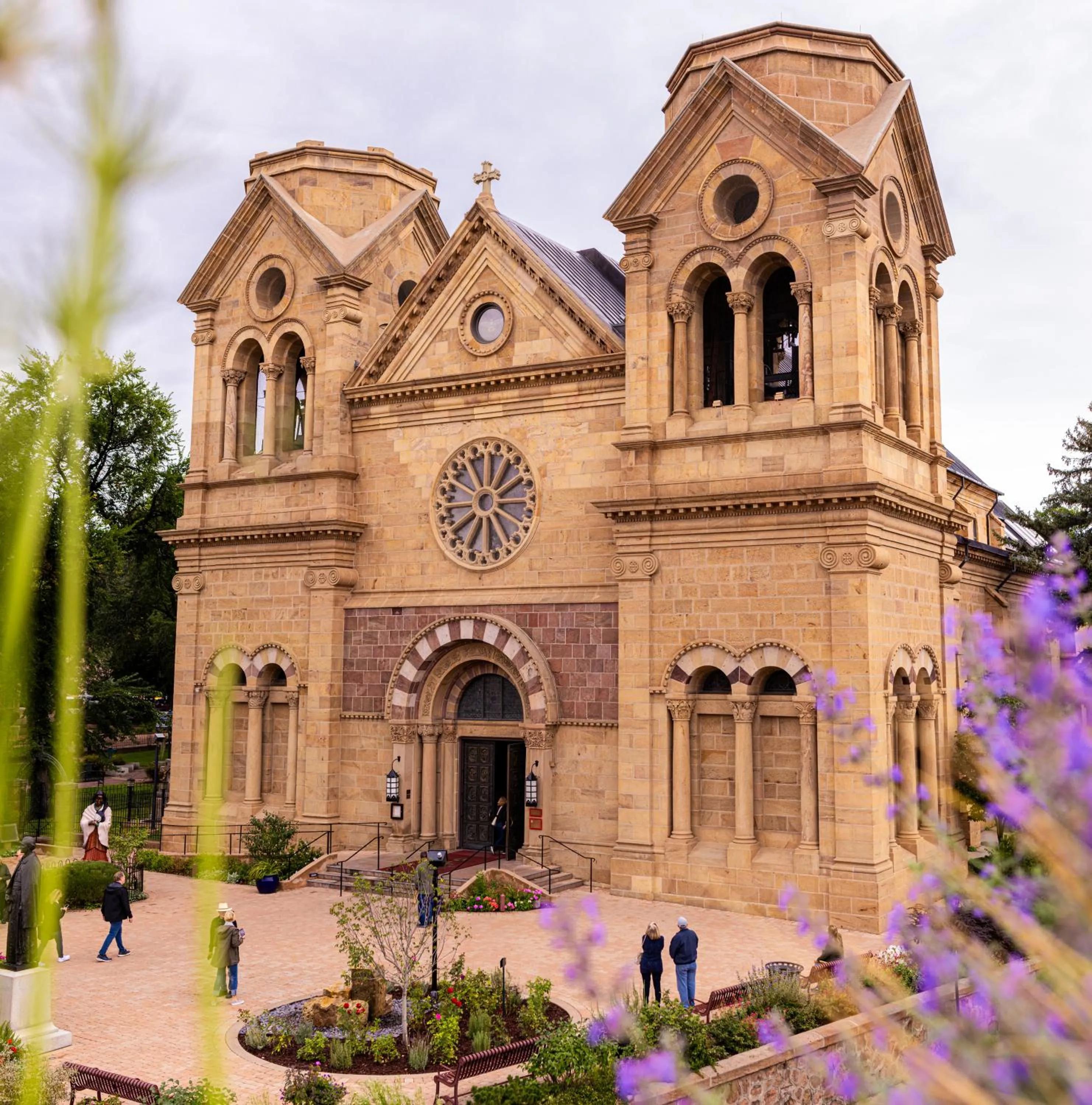 Natural landscape in Piñon Court by La Fonda
