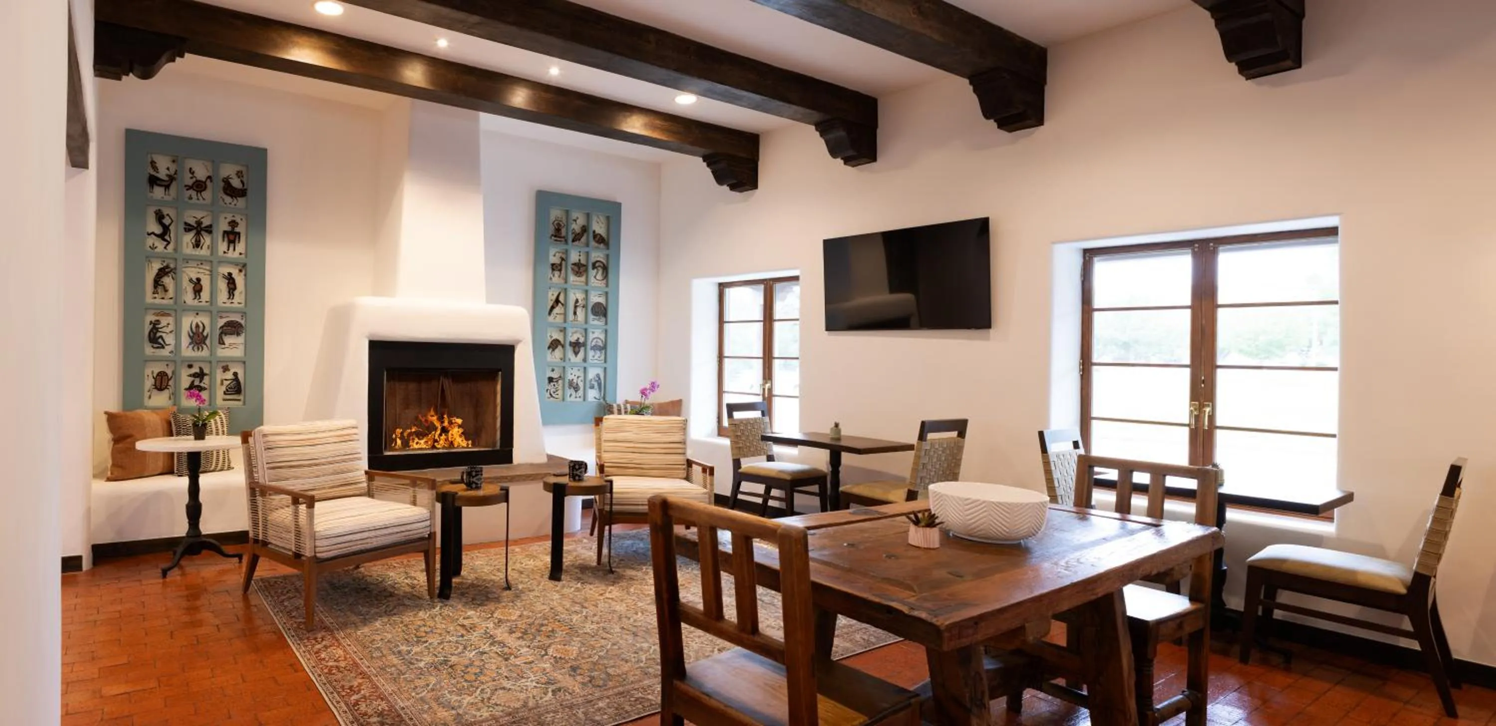 Buffet breakfast in Piñon Court by La Fonda