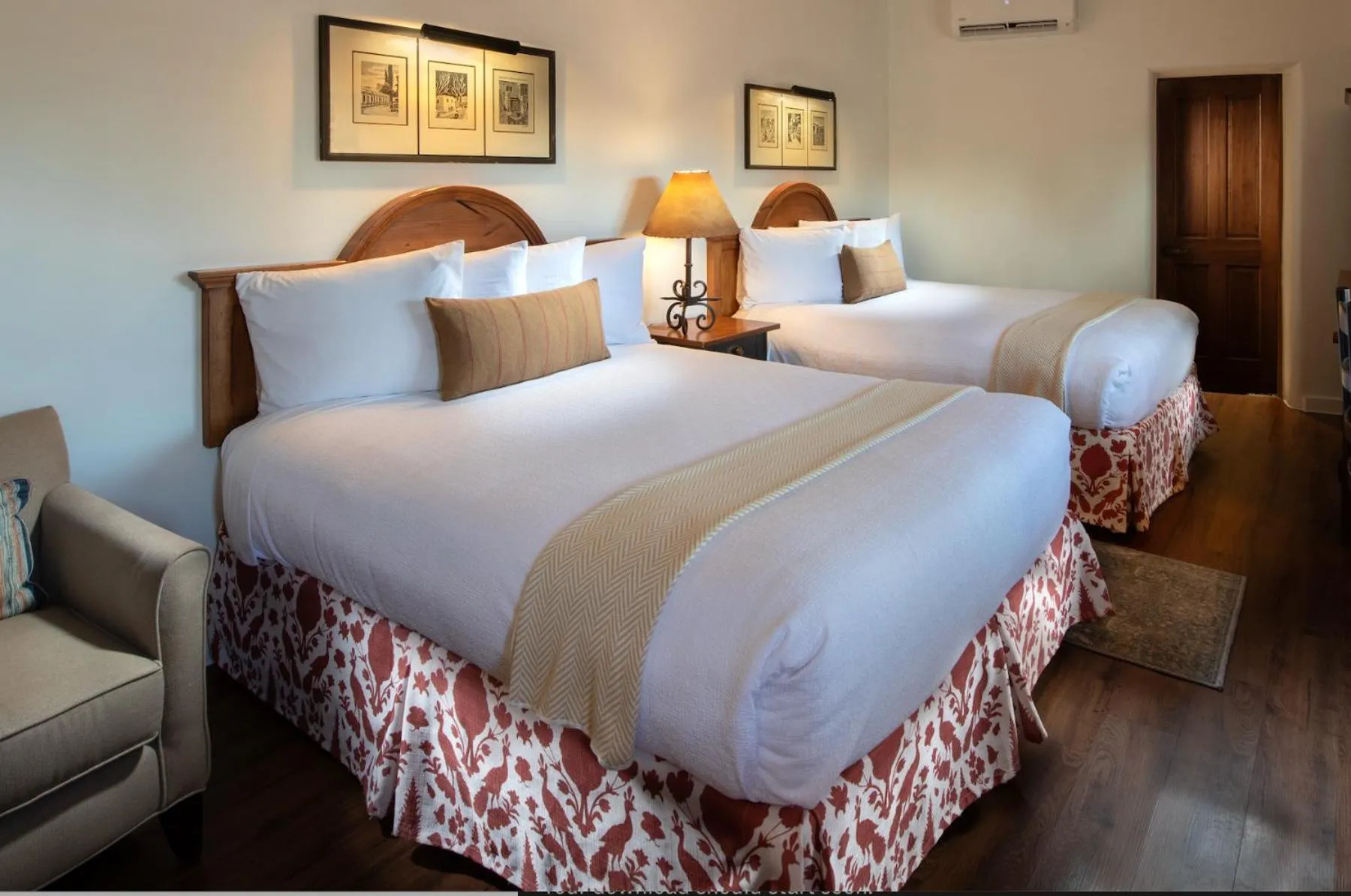 Bed in Piñon Court by La Fonda