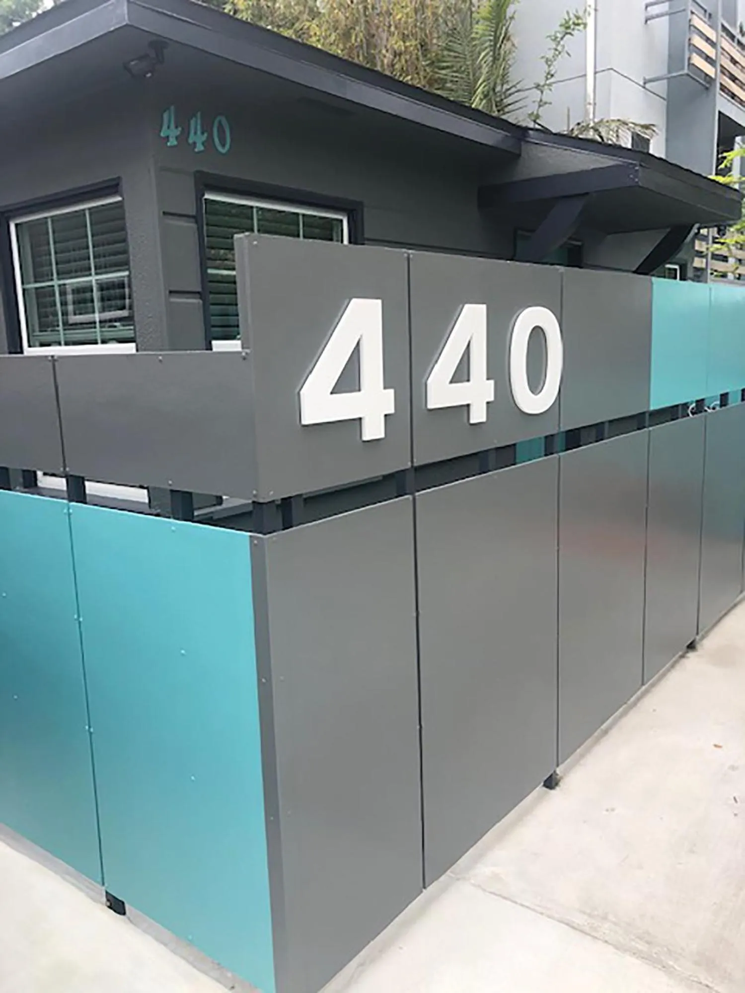 Property building in Venice Beach Apartments Monthly rents