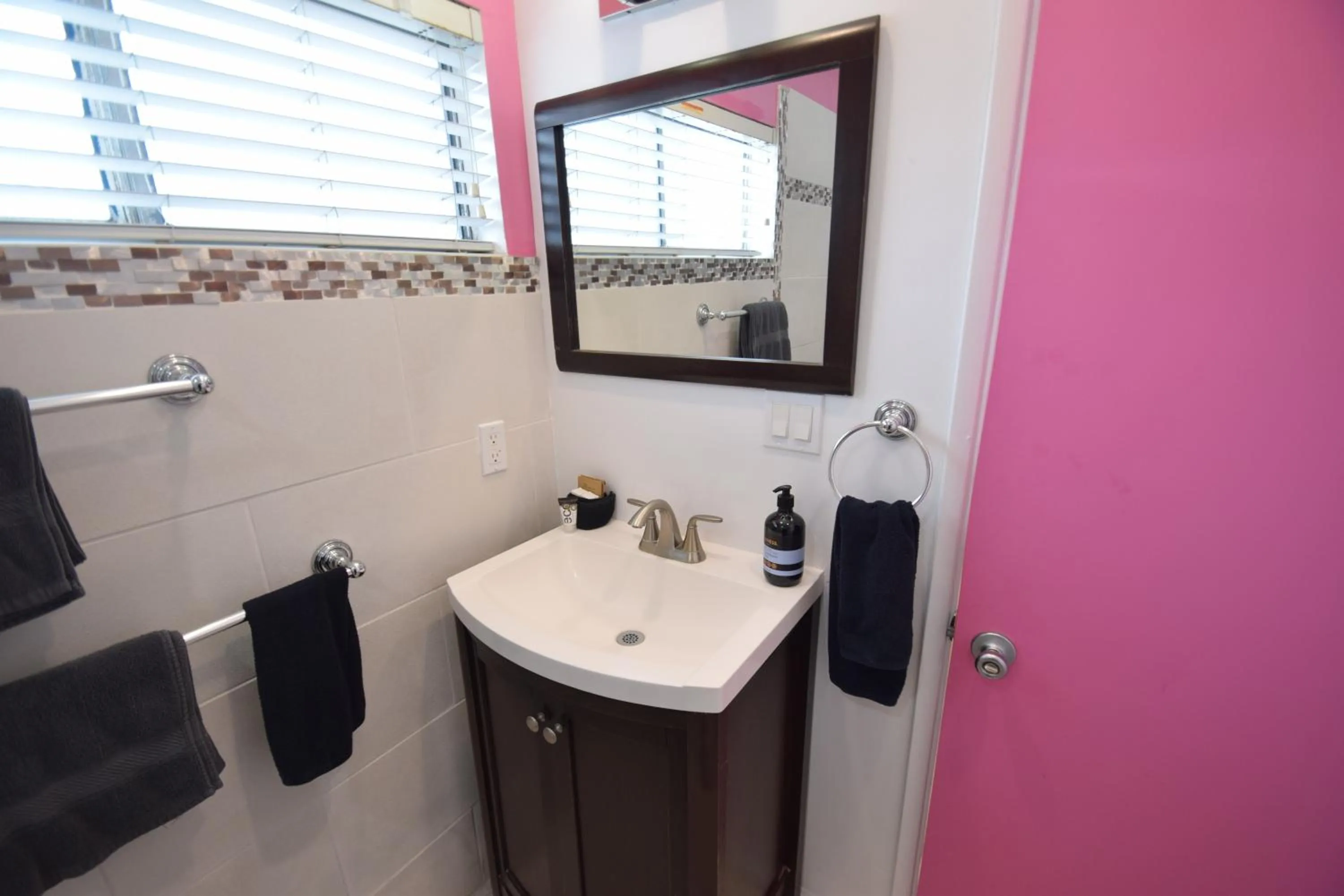 Bathroom in Venice Beach Apartments Monthly rents