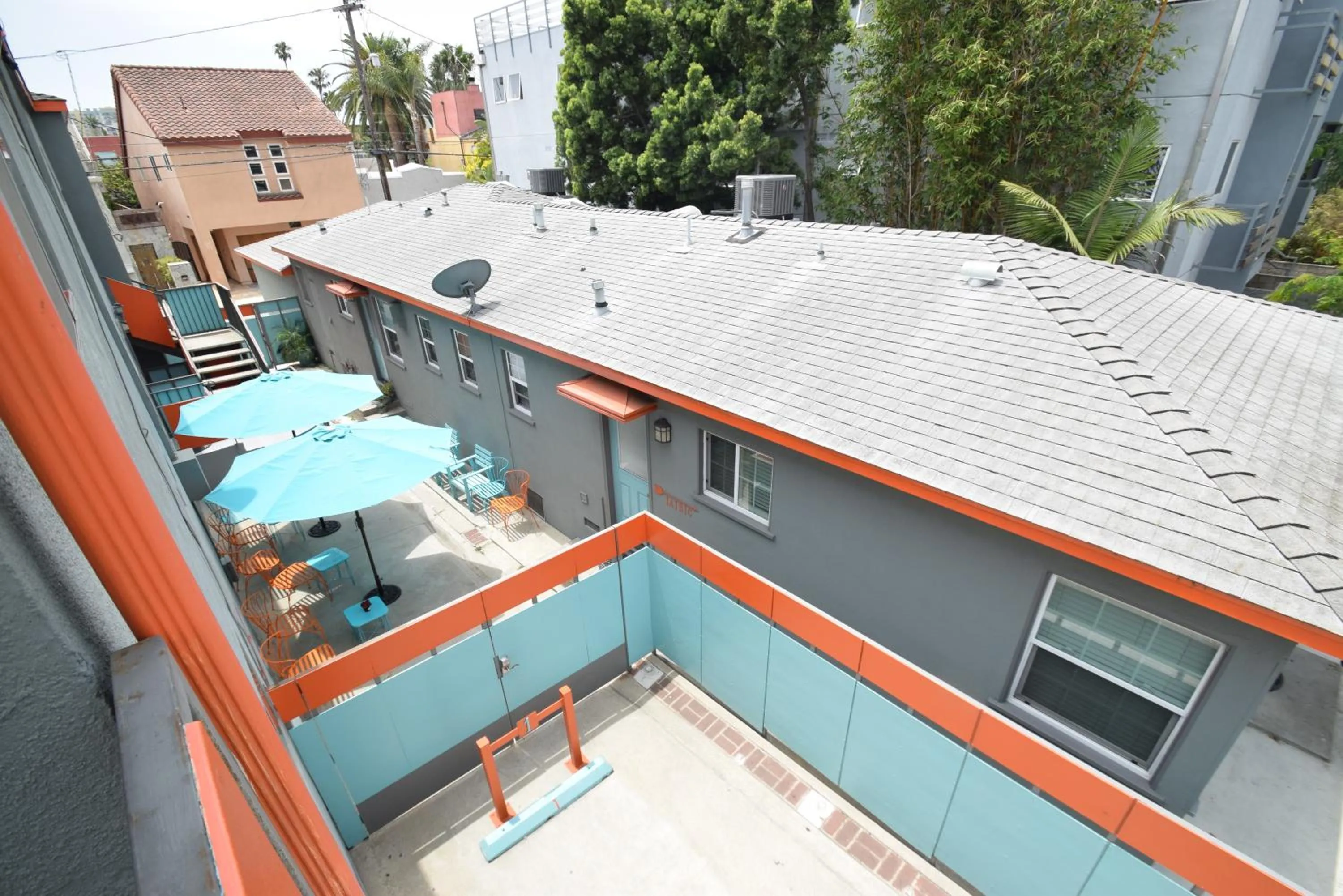 Property building in Venice Beach Apartments Monthly rents