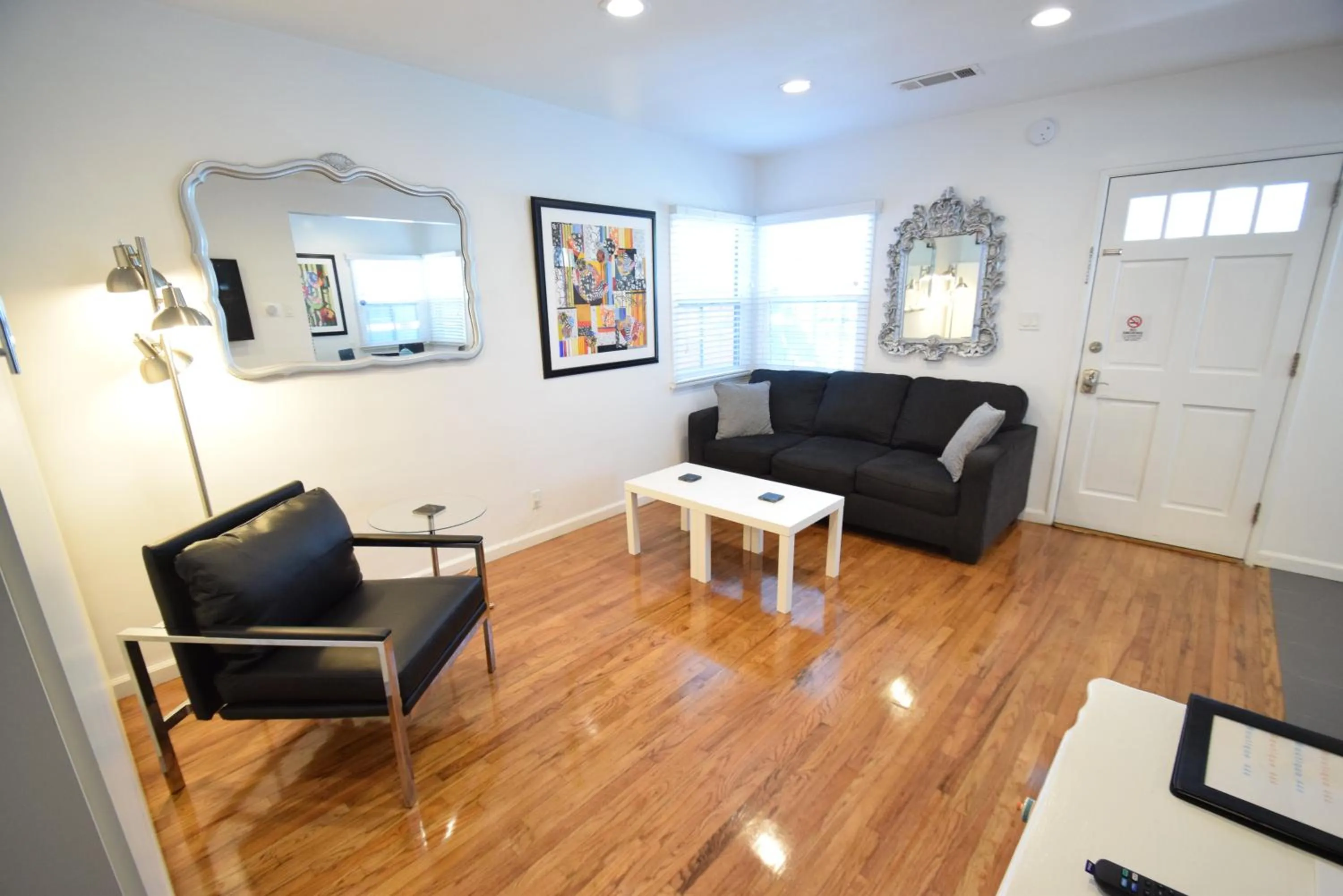 TV and multimedia in Venice Beach Apartments Monthly rents
