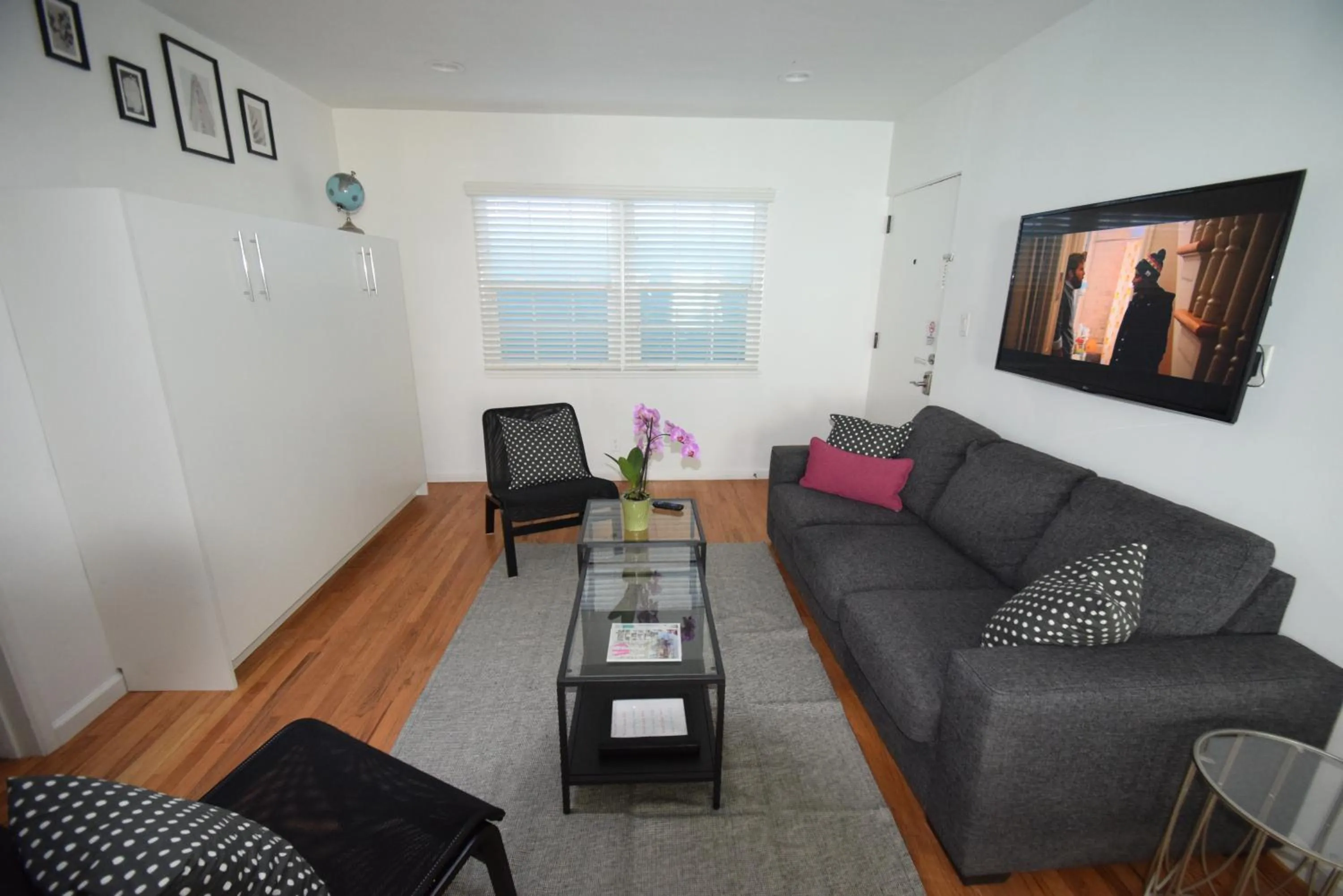 Living room in Venice Beach Apartments Monthly rents