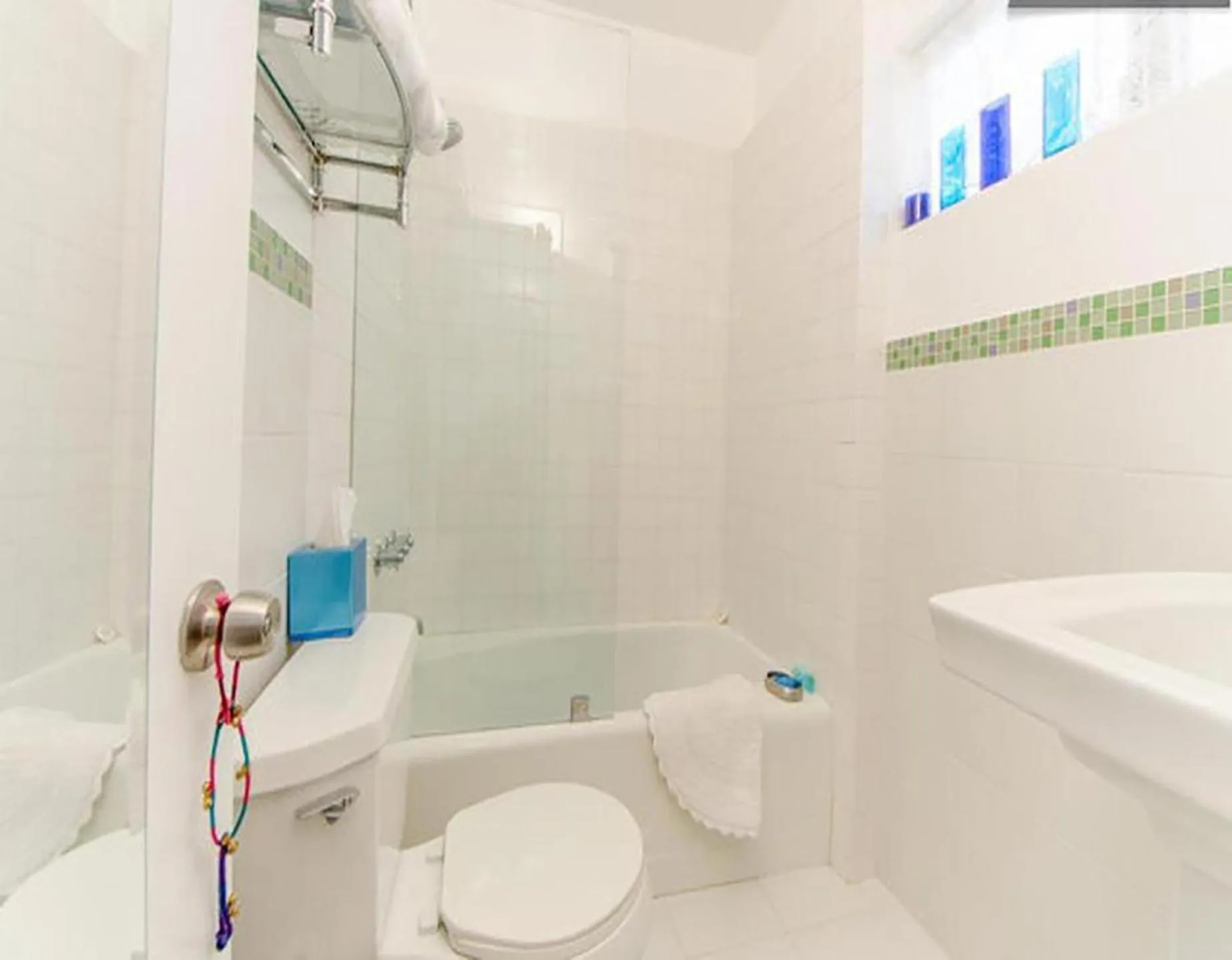 Bathroom in Venice Beach Apartments Monthly rents