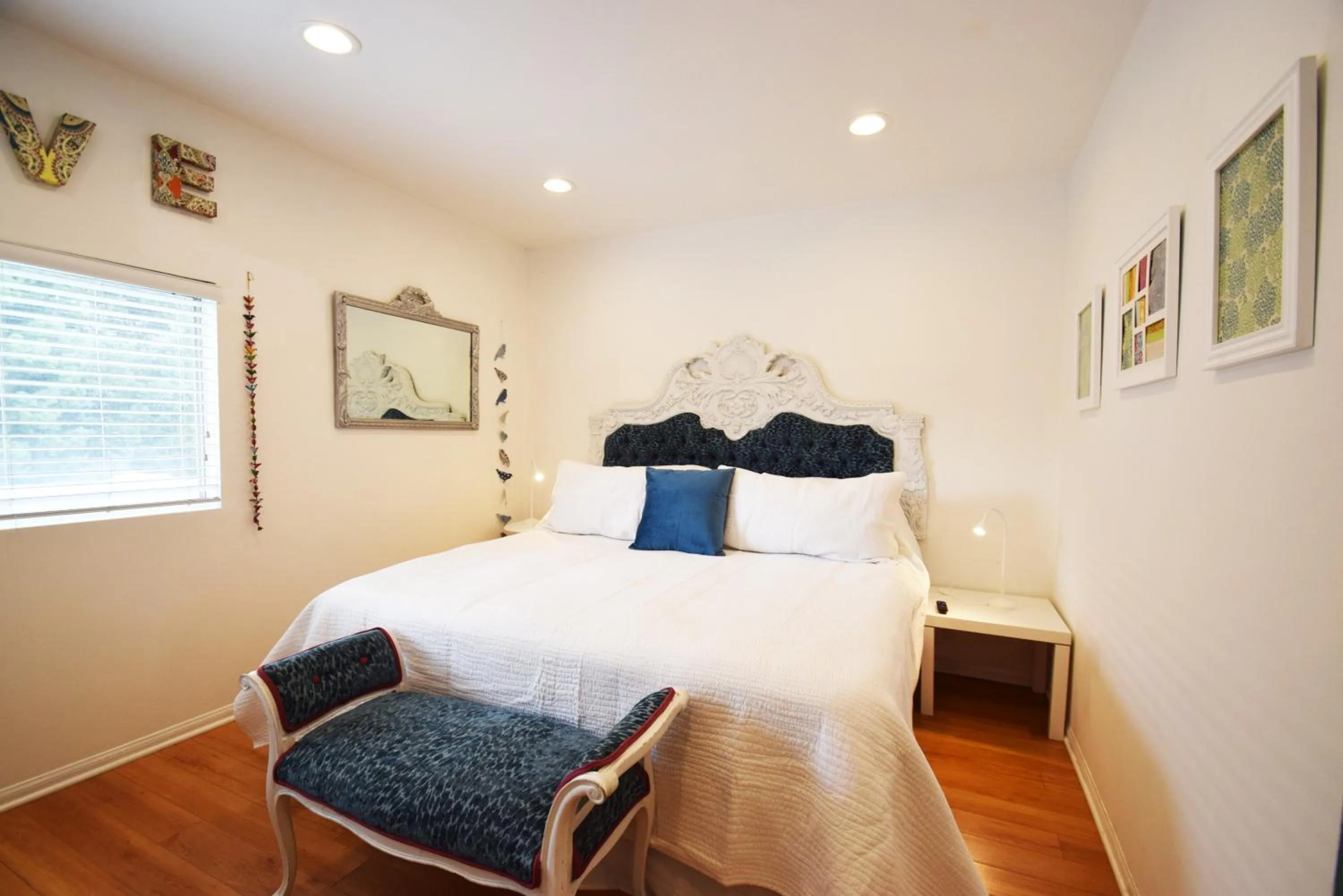 Bedroom, Bed in Venice Beach Apartments Monthly rents