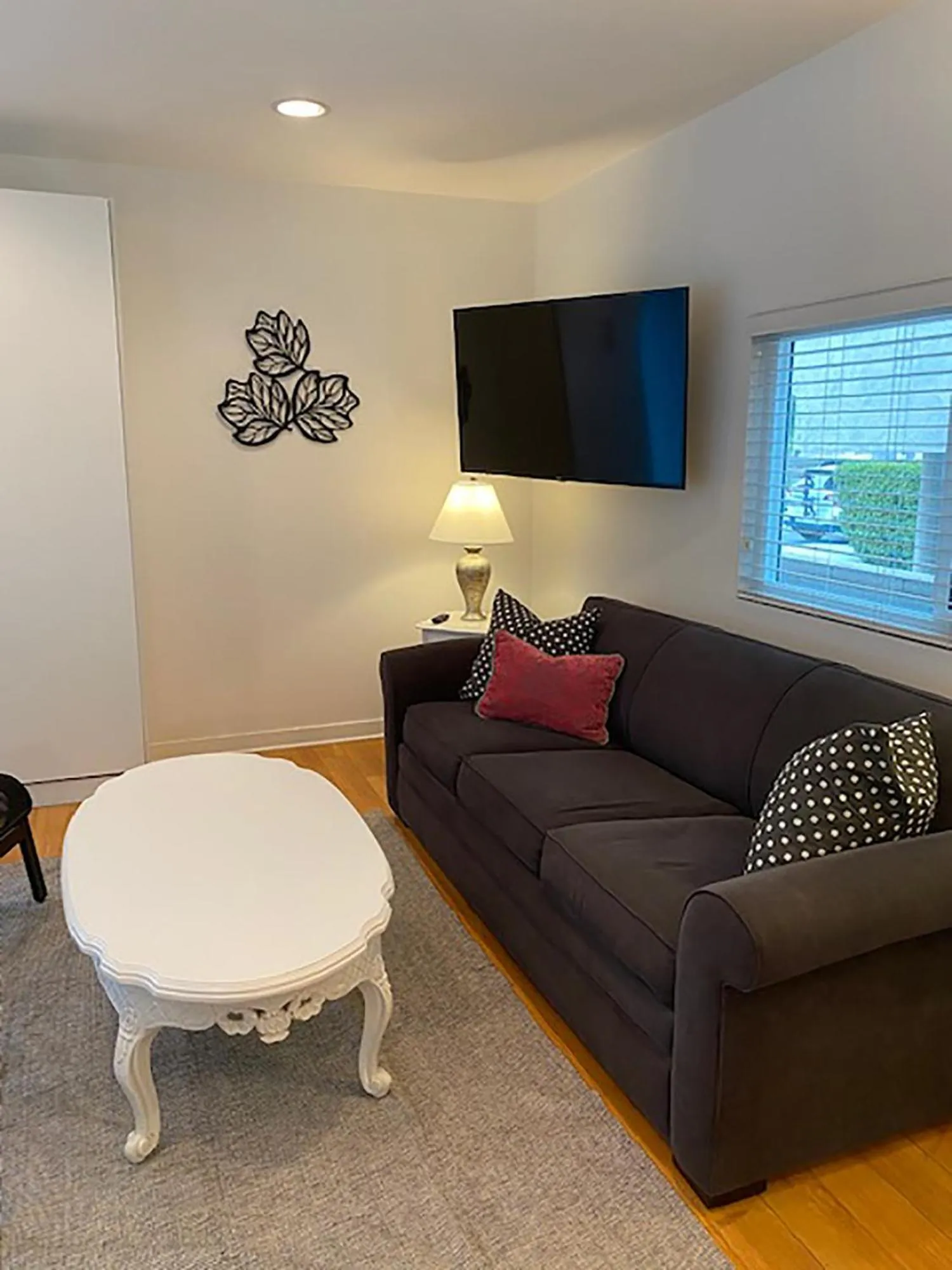 Living room in Venice Beach Apartments Monthly rents