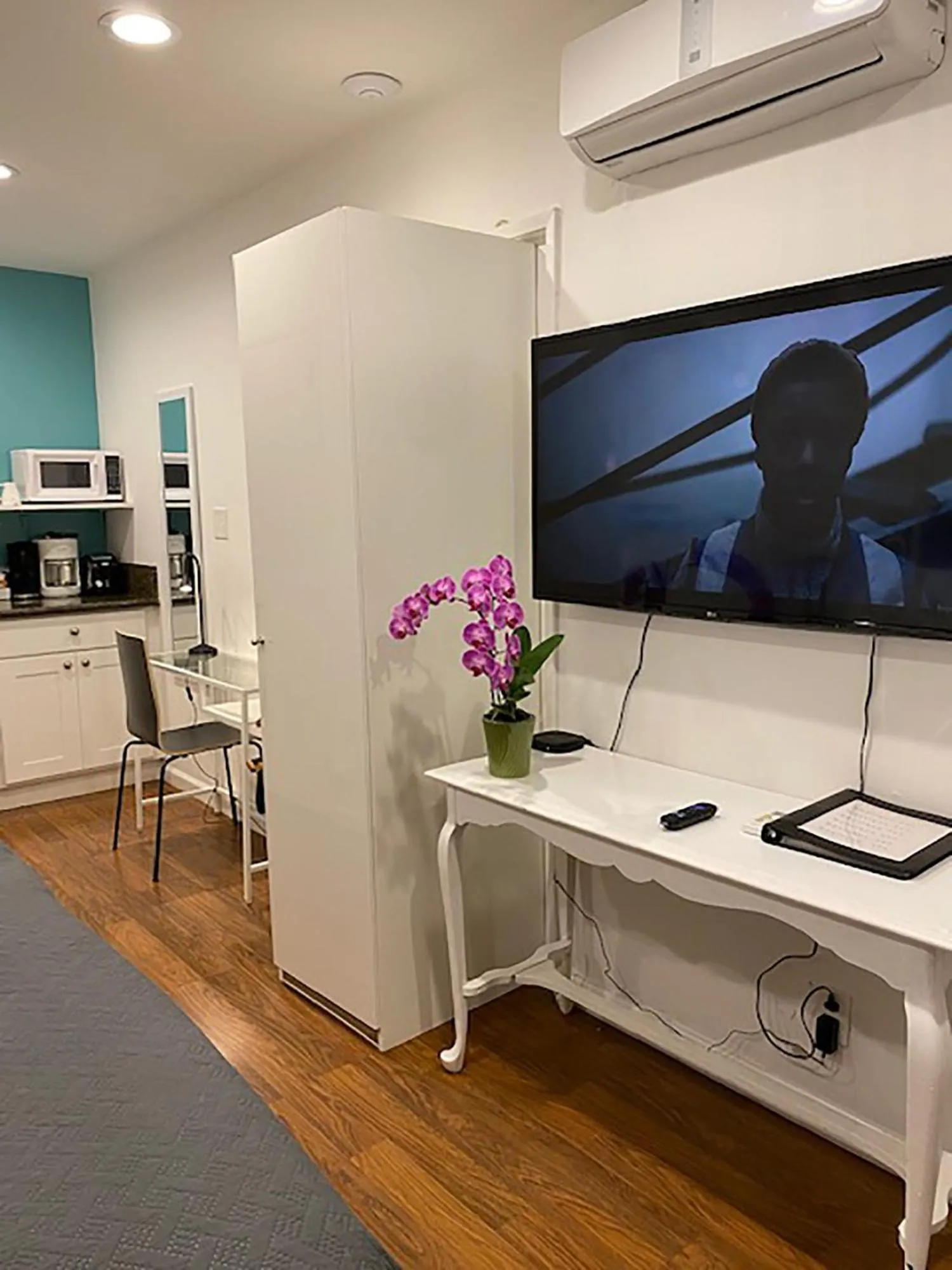TV and multimedia in Venice Beach Apartments Monthly rents