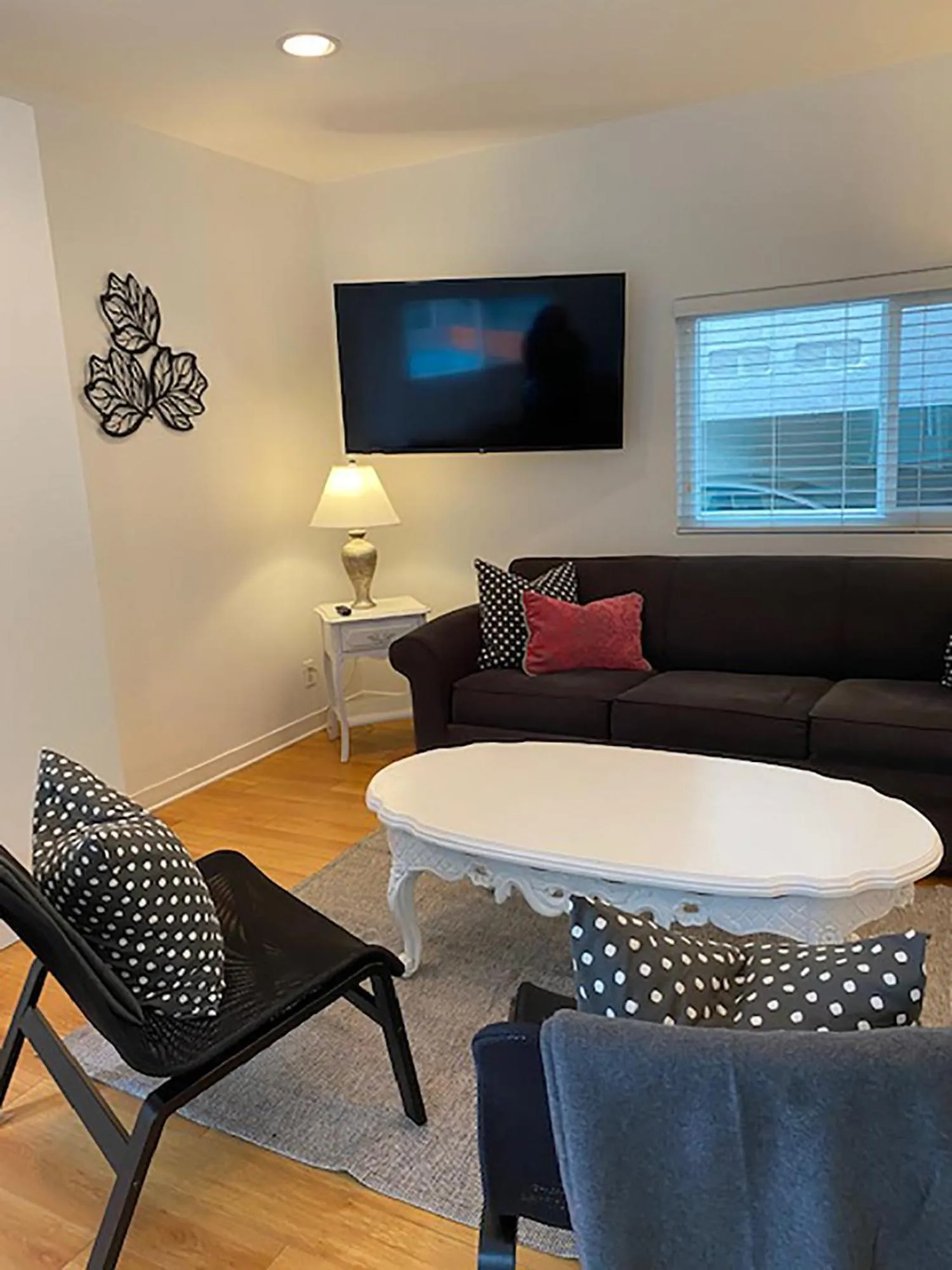 Living room in Venice Beach Apartments Monthly rents