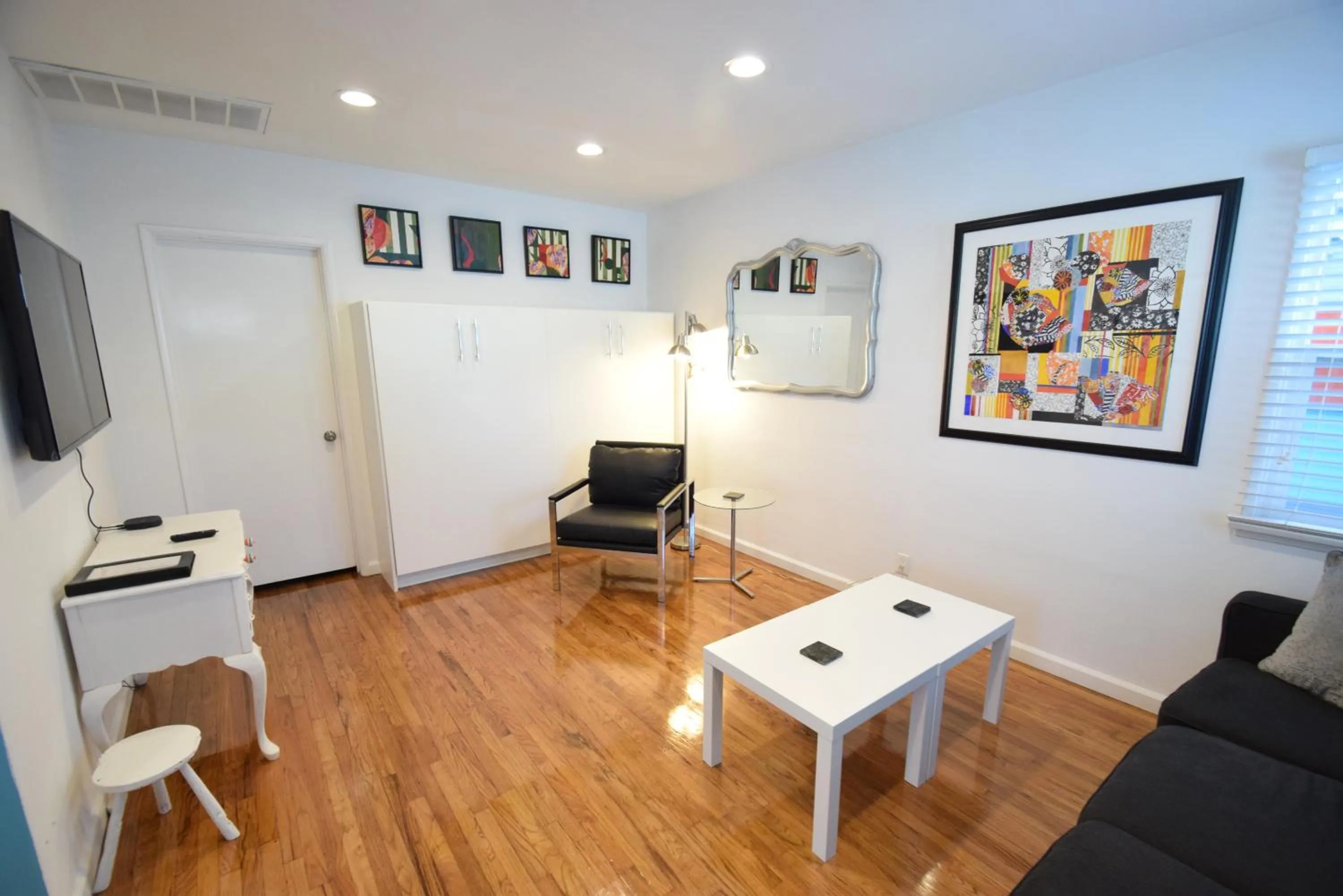 TV and multimedia in Venice Beach Apartments Monthly rents