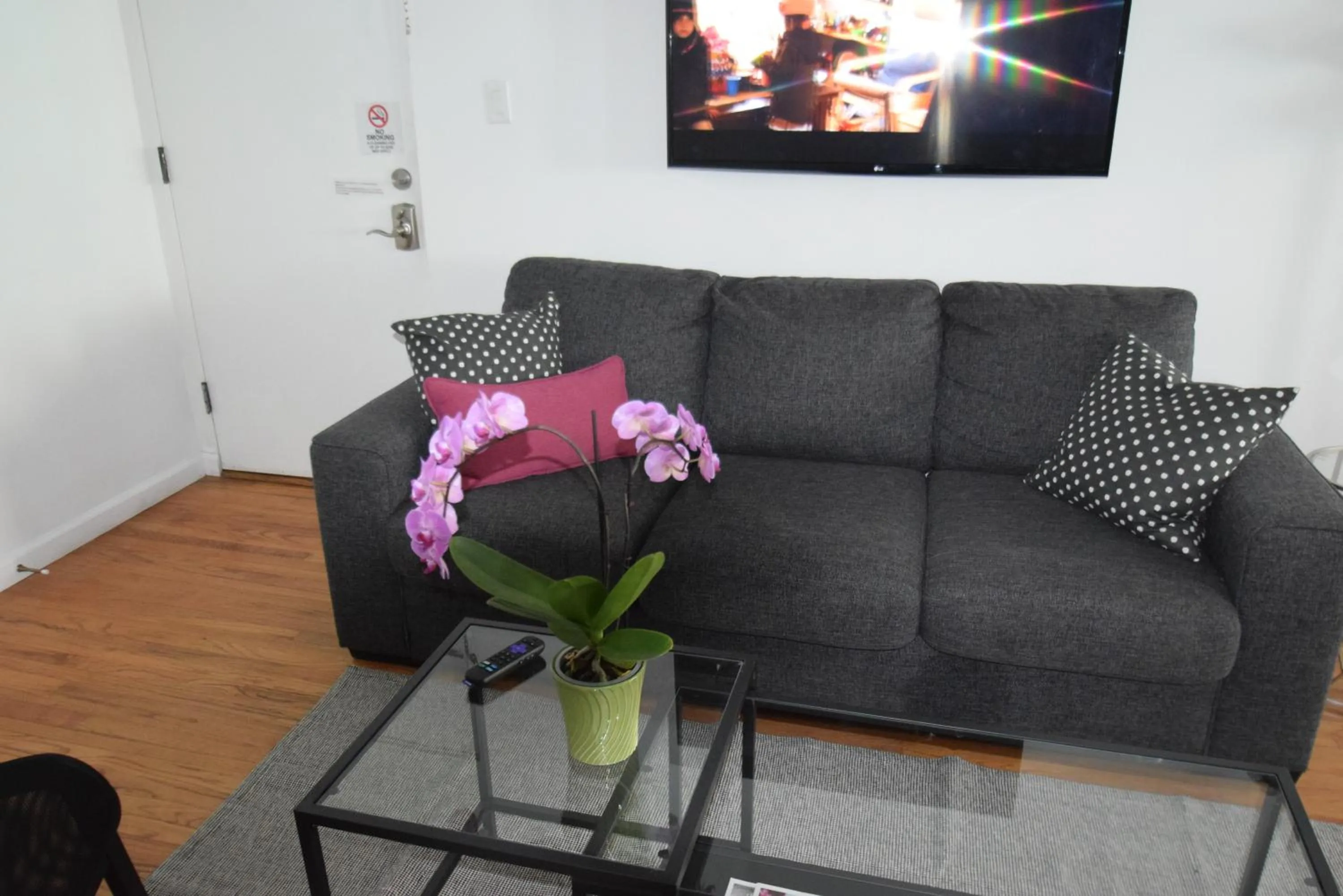 Living room in Venice Beach Apartments Monthly rents