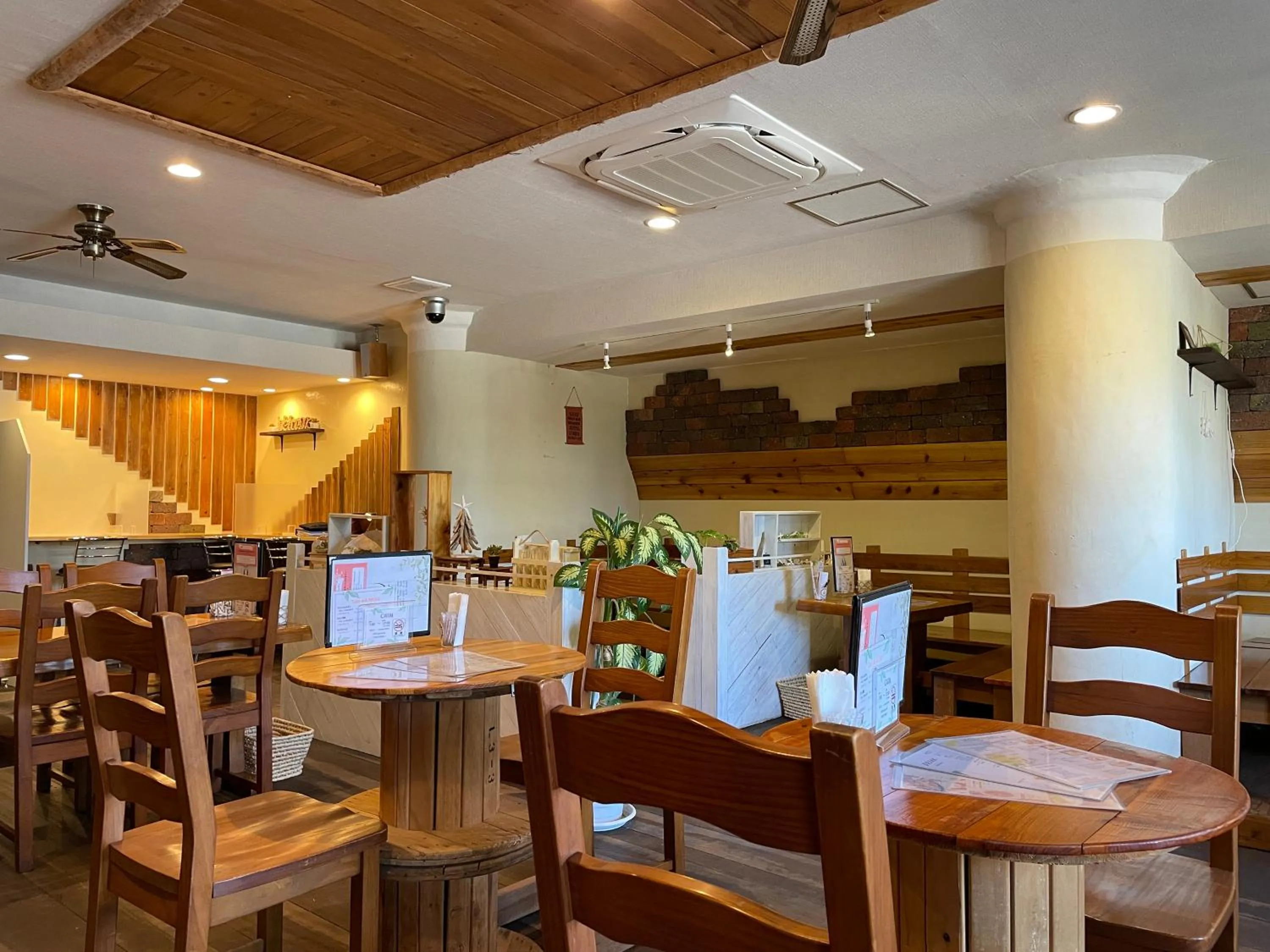 Restaurant/places to eat in Hotel de M