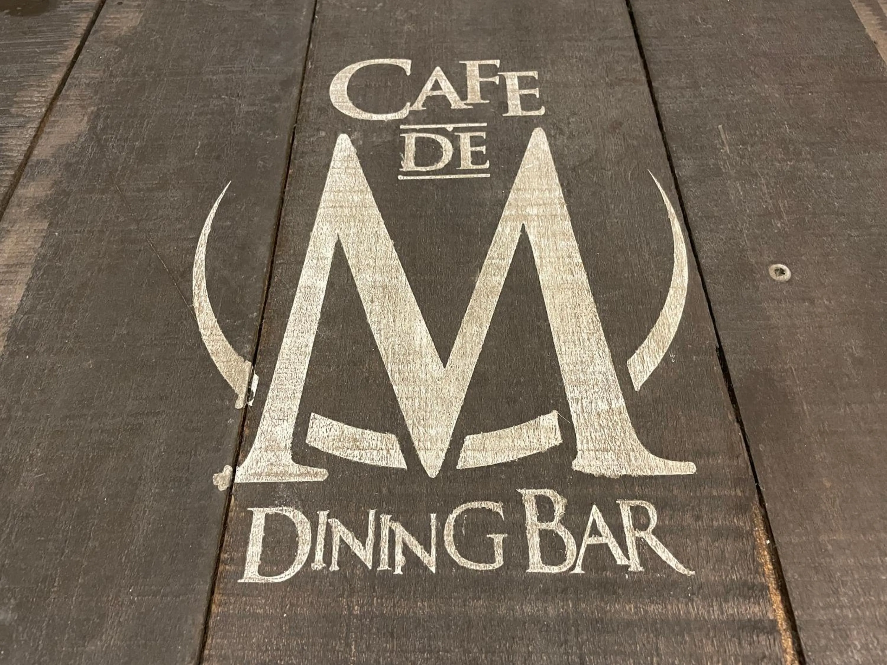 Restaurant/places to eat in Hotel de M