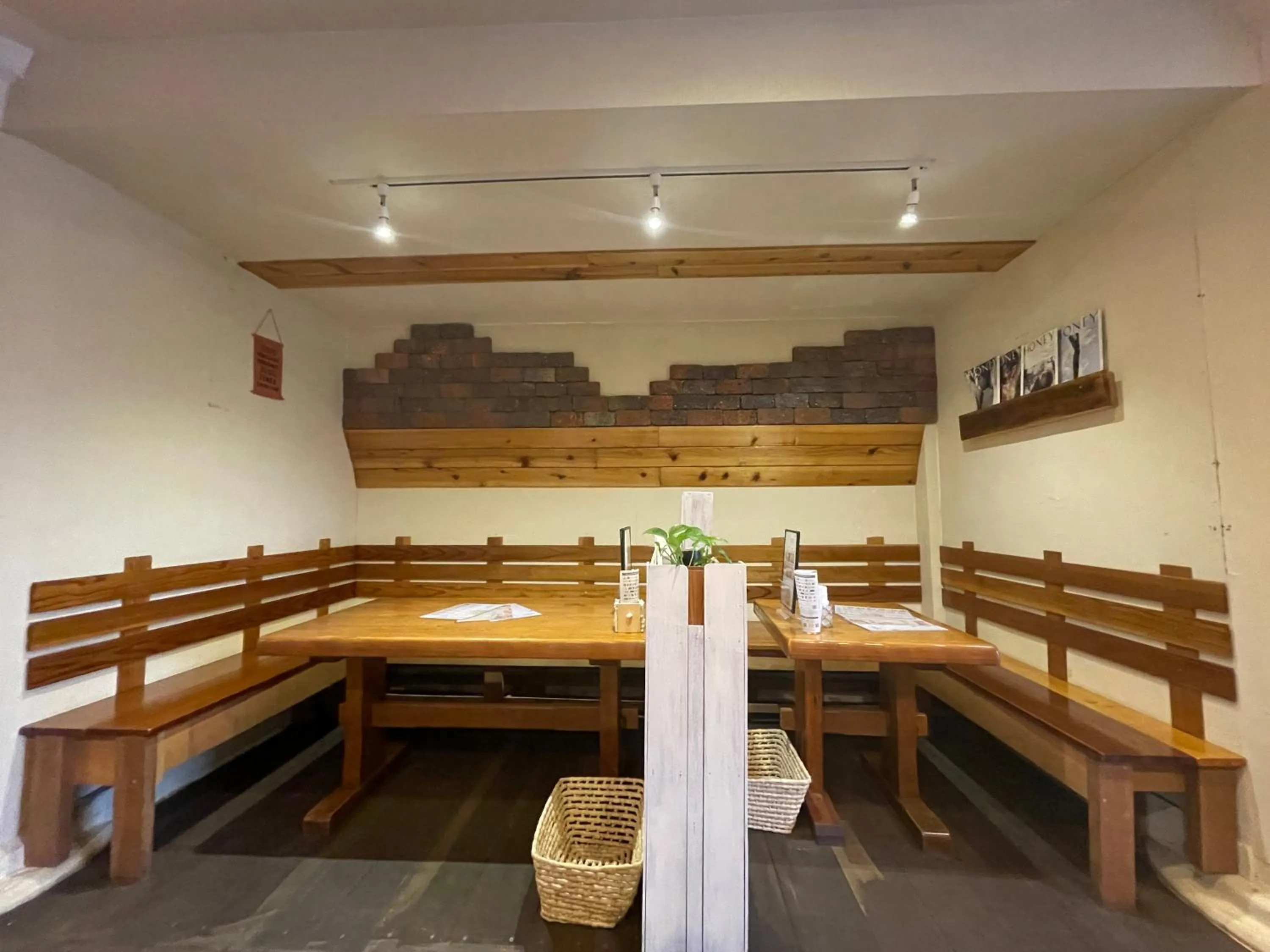 Restaurant/places to eat in Hotel de M