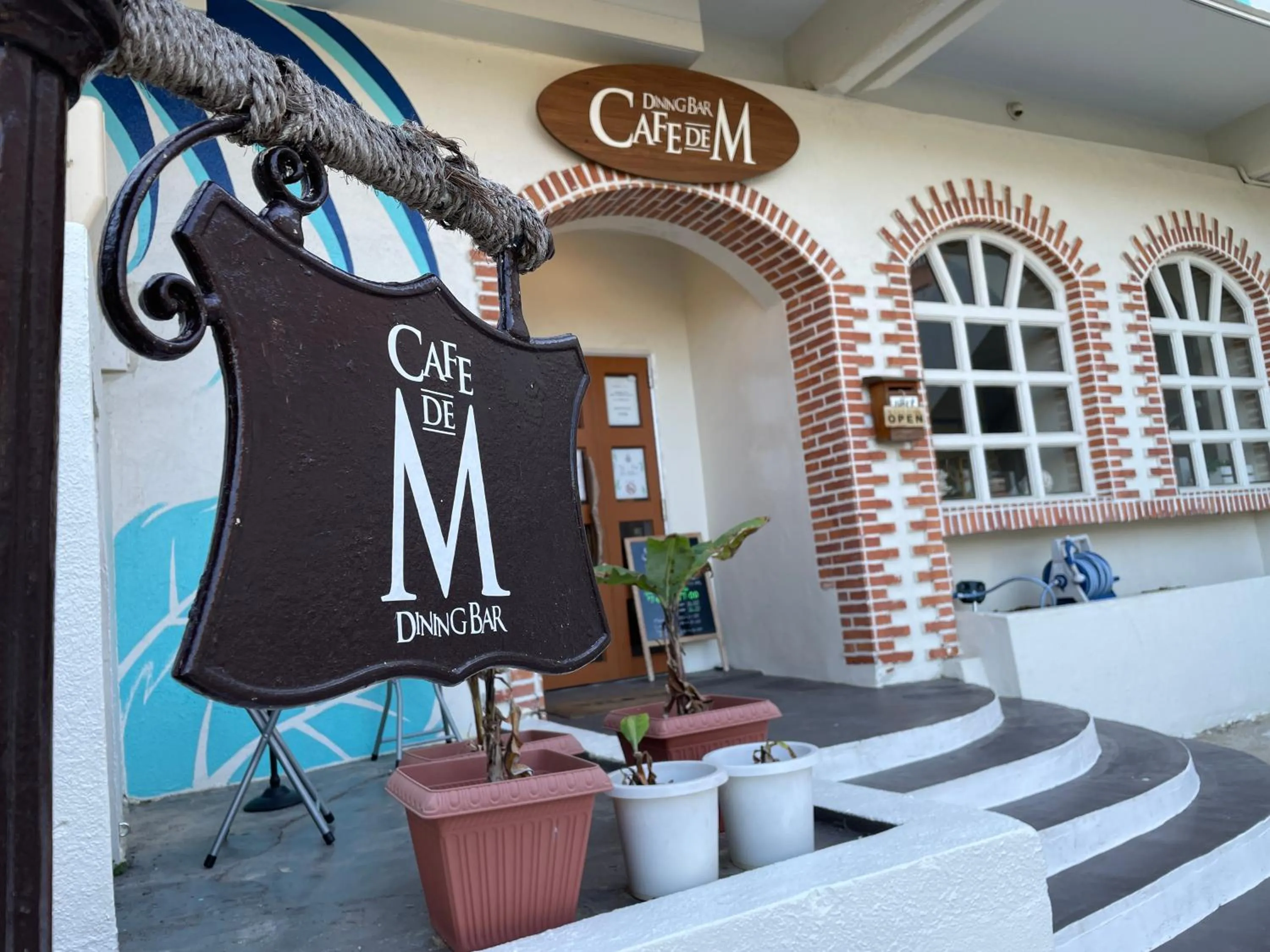 Restaurant/places to eat in Hotel de M