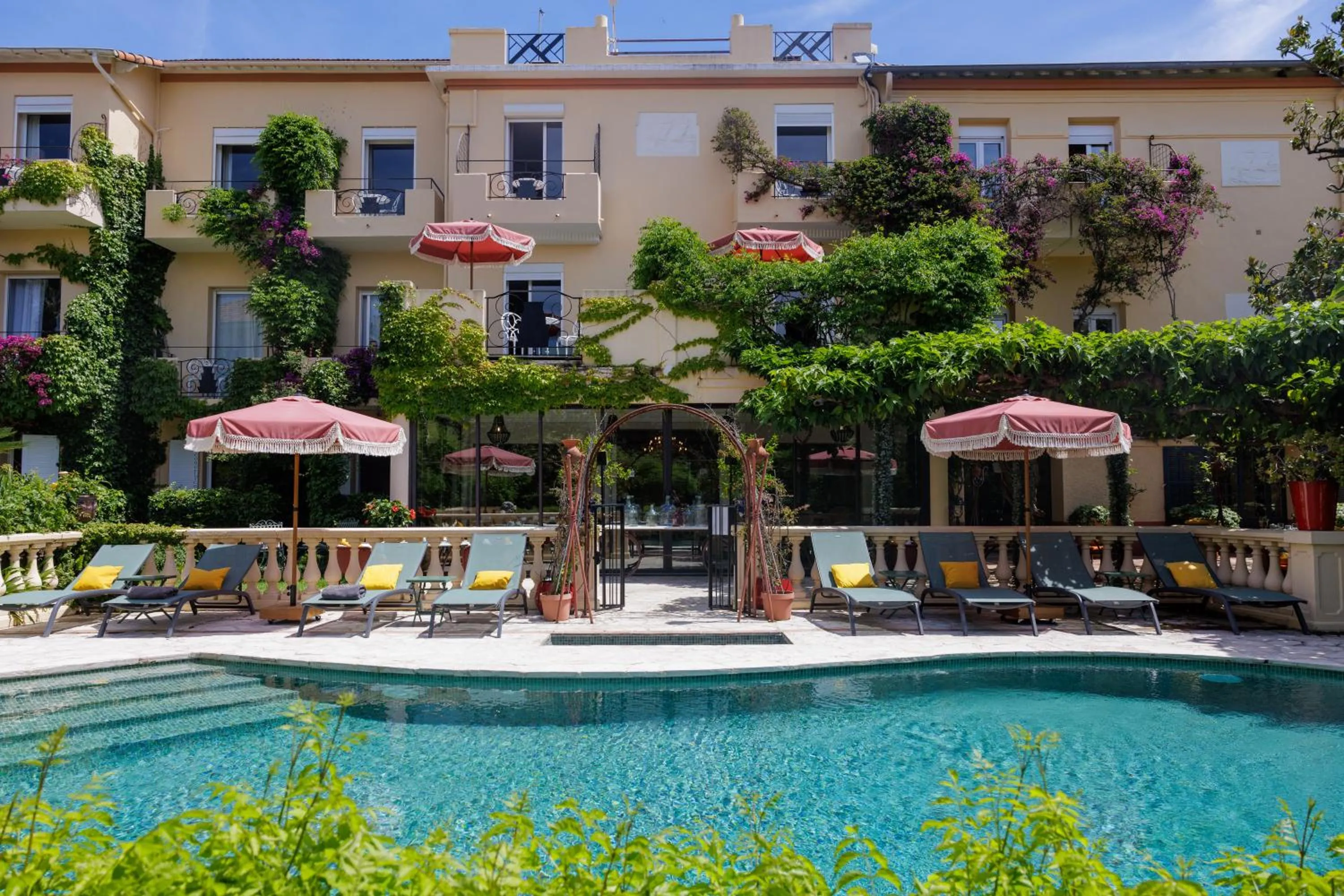 Swimming pool in Hôtel La Villa Sainte Valérie Adults Only