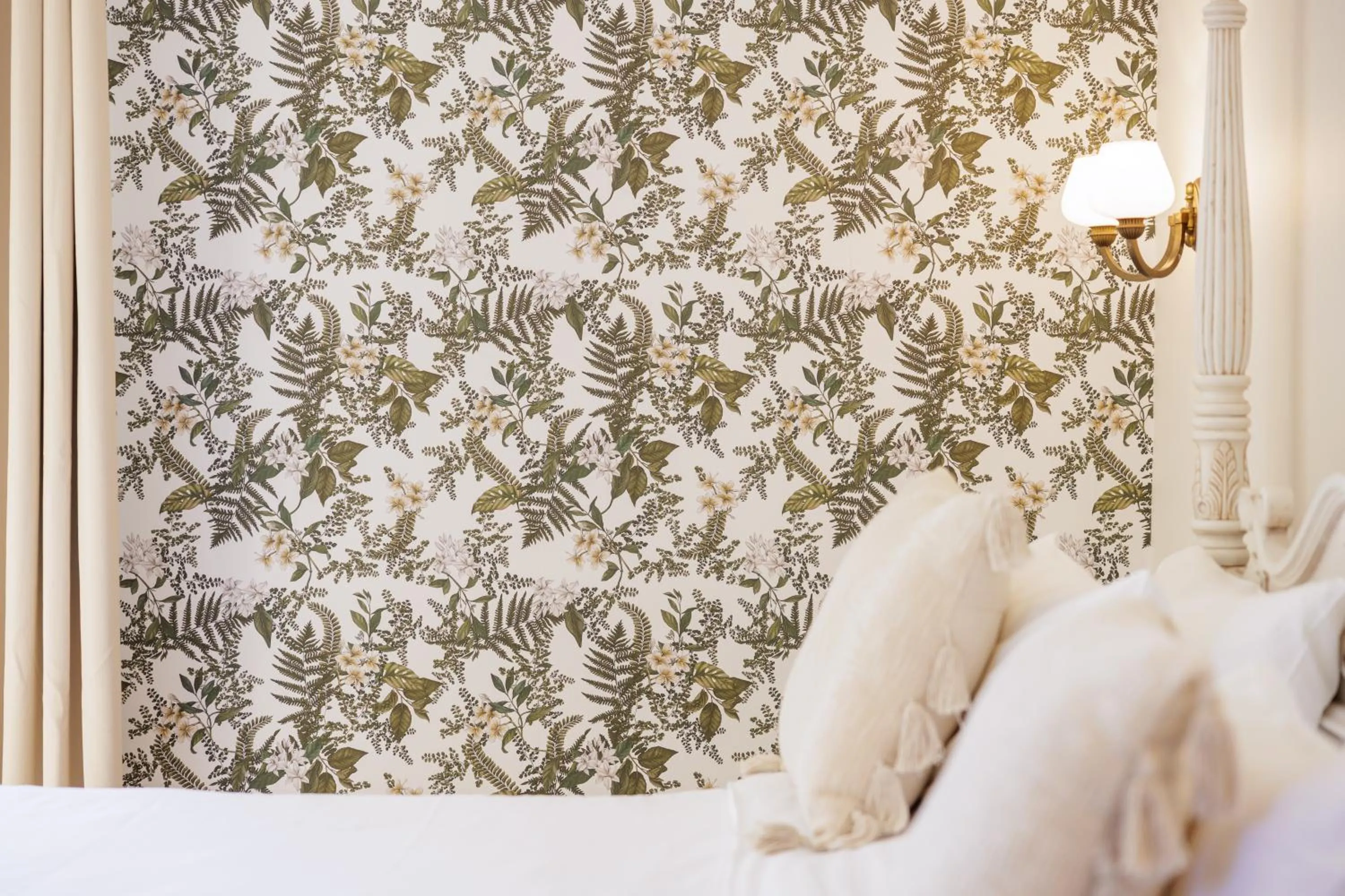 Decorative detail, Bed in Hôtel La Villa Sainte Valérie Adults Only