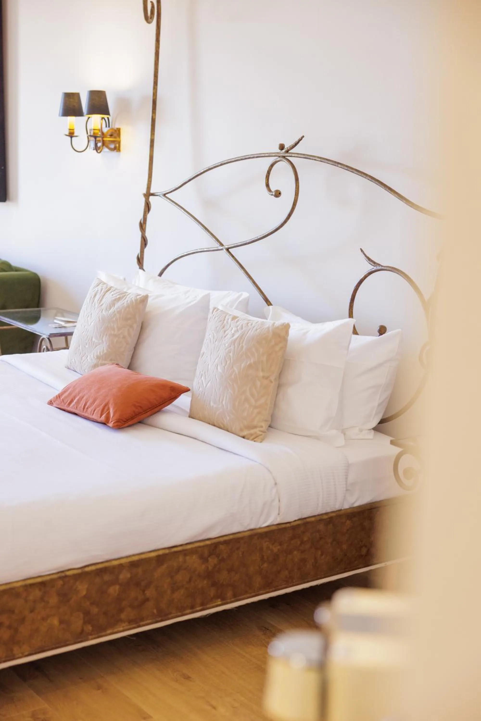 Decorative detail, Bed in Hôtel La Villa Sainte Valérie Adults Only