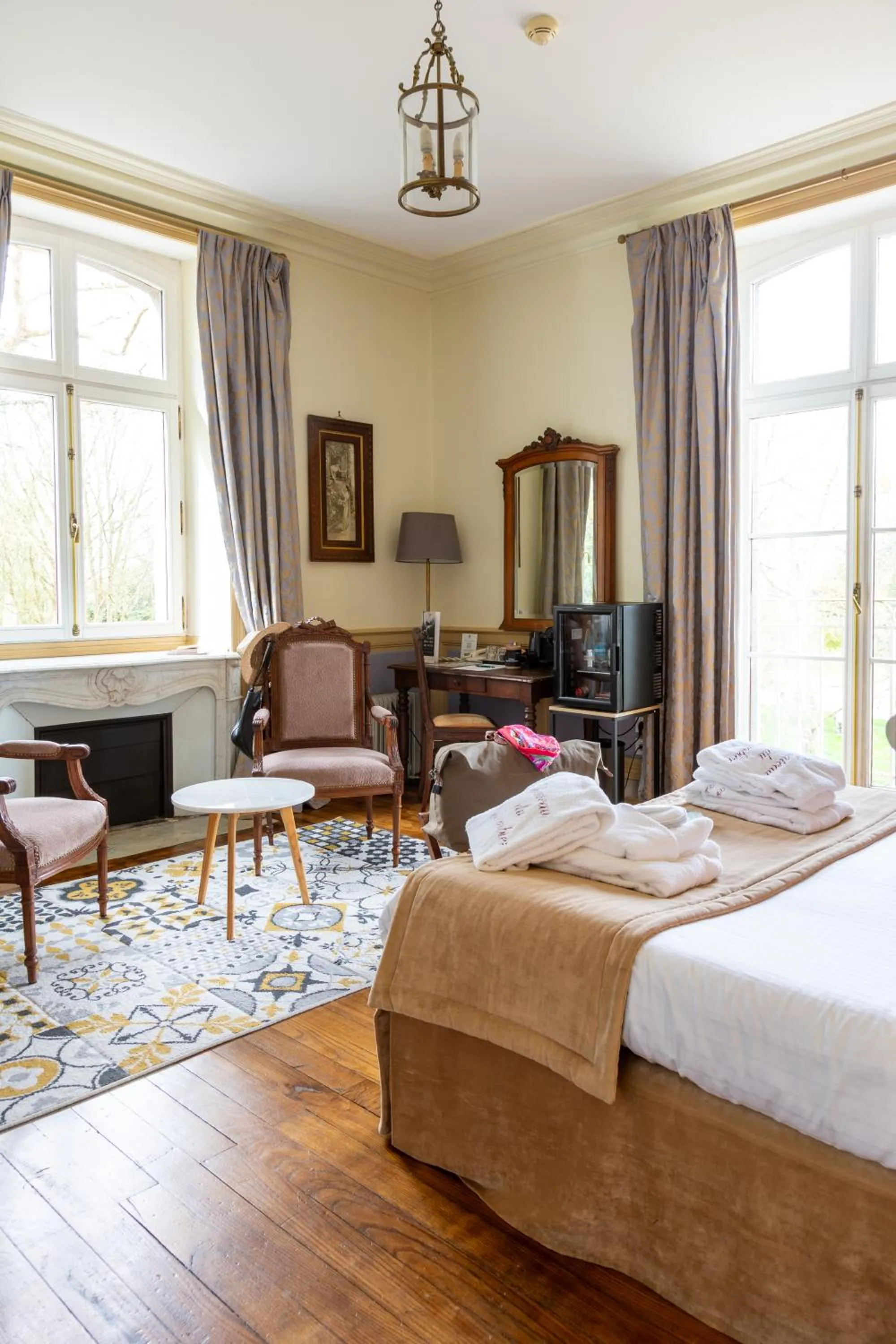 Bed in Château Hôtel Du Colombier